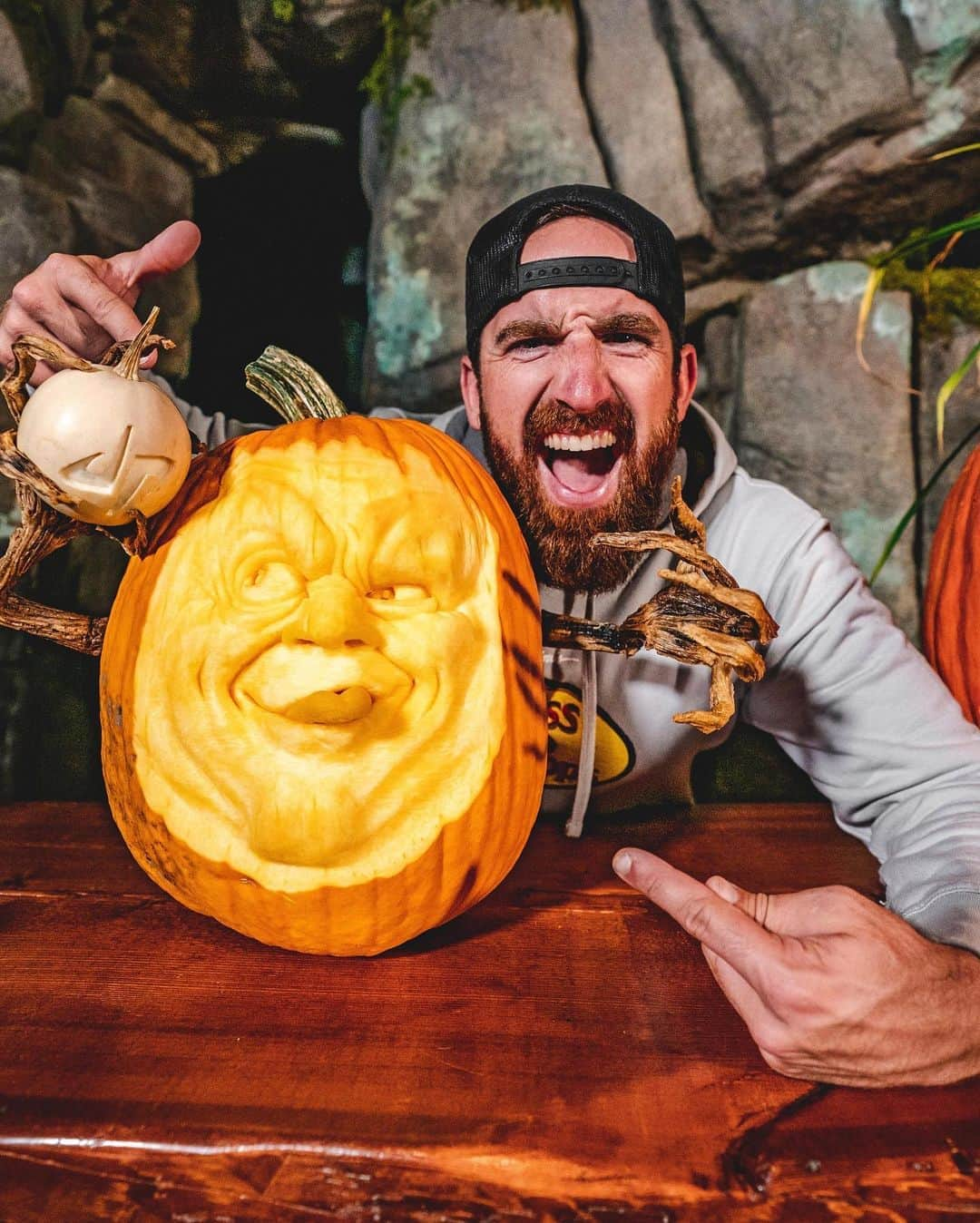 Dude Perfectさんのインスタグラム写真 - (Dude PerfectInstagram)「Insane Pumpkin Carving Contest! 🎃 OT 19 is LIVE at the link in our bio. COMMENT who you think won!  Huge thanks to @bassproshops for sponsoring this video! #ad」10月20日 7時04分 - dudeperfect