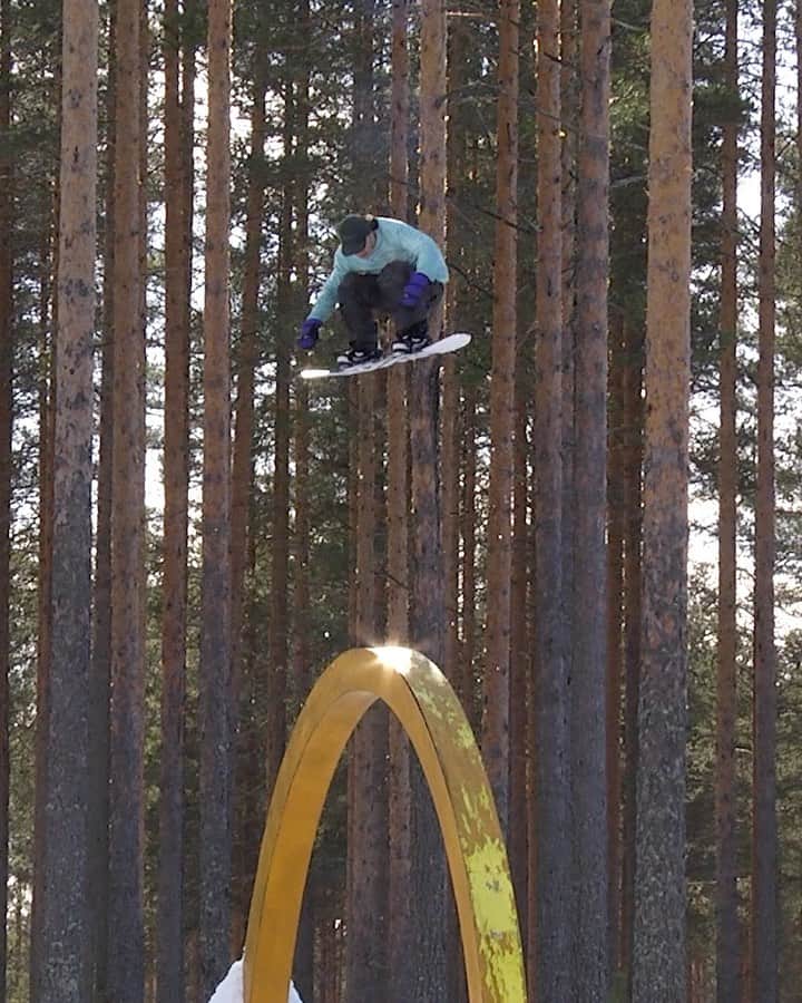 のインスタグラム：「🥵🥵 @scandalnavians official trailer is LIVE. Hit that link in bio & get the juices flowing for the full 🎞 coming 🔜.  #Snow #Snowboarding #Snowboard #MonsterEnergy」