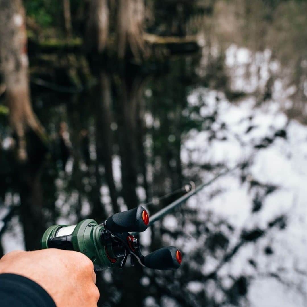 のインスタグラム：「Feature-driven, yet lightweight with next-level style. When a spot demands controlled, technical presentations in order to catch fish, your equipment should be able to deliver. Add some class to your arsenal with the ZATA reel. #AbuGarcia #ZATA #Fish2Win」