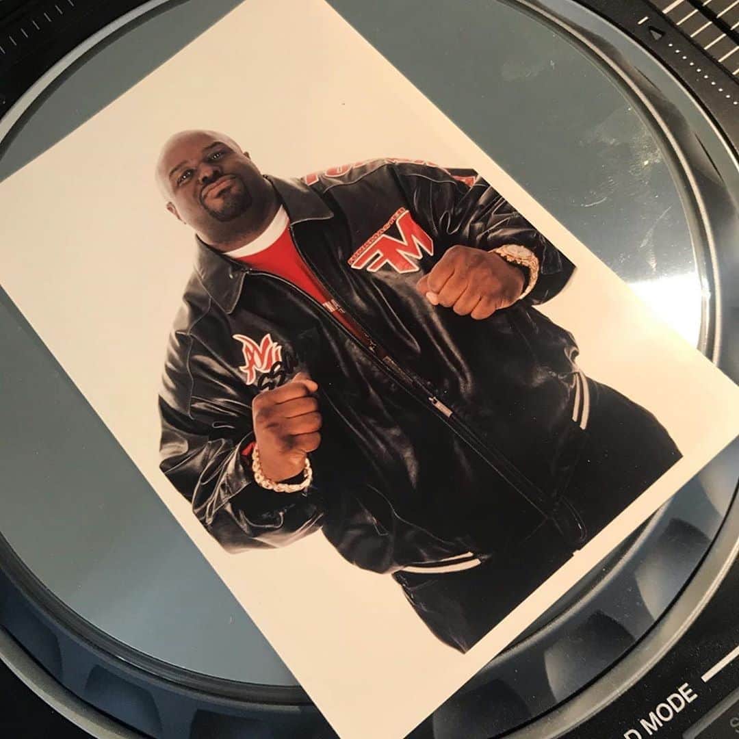 ファンクマスター・フレックスのインスタグラム：「1st pic is me late 90’s I think... 290lbs! 2nd pic is now! 187lbs! I’ve always struggled with my weight! I thank Cipha Sounds and Dj Enuff for turning me onto the @40dayreset !!! @drwerfel love for always keeping me on track! Now I’m gonna hit @elitebodysculpture to finish up! @drtonyperkins we ready! IS THERE ANYONE ELSE THAT STRUGGLES WITH TRYING TO LOSE WEIGHT?」