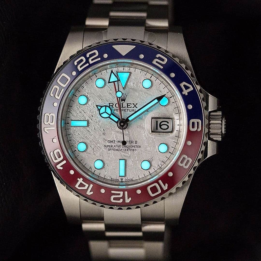 Daily Watchさんのインスタグラム写真 - (Daily WatchInstagram)「Lume shot of the Rolex GMT-Master II Pepsi with meteorite dial Ref 126719 👀🔍 Photo by @bobswatches」10月20日 7時22分 - dailywatch