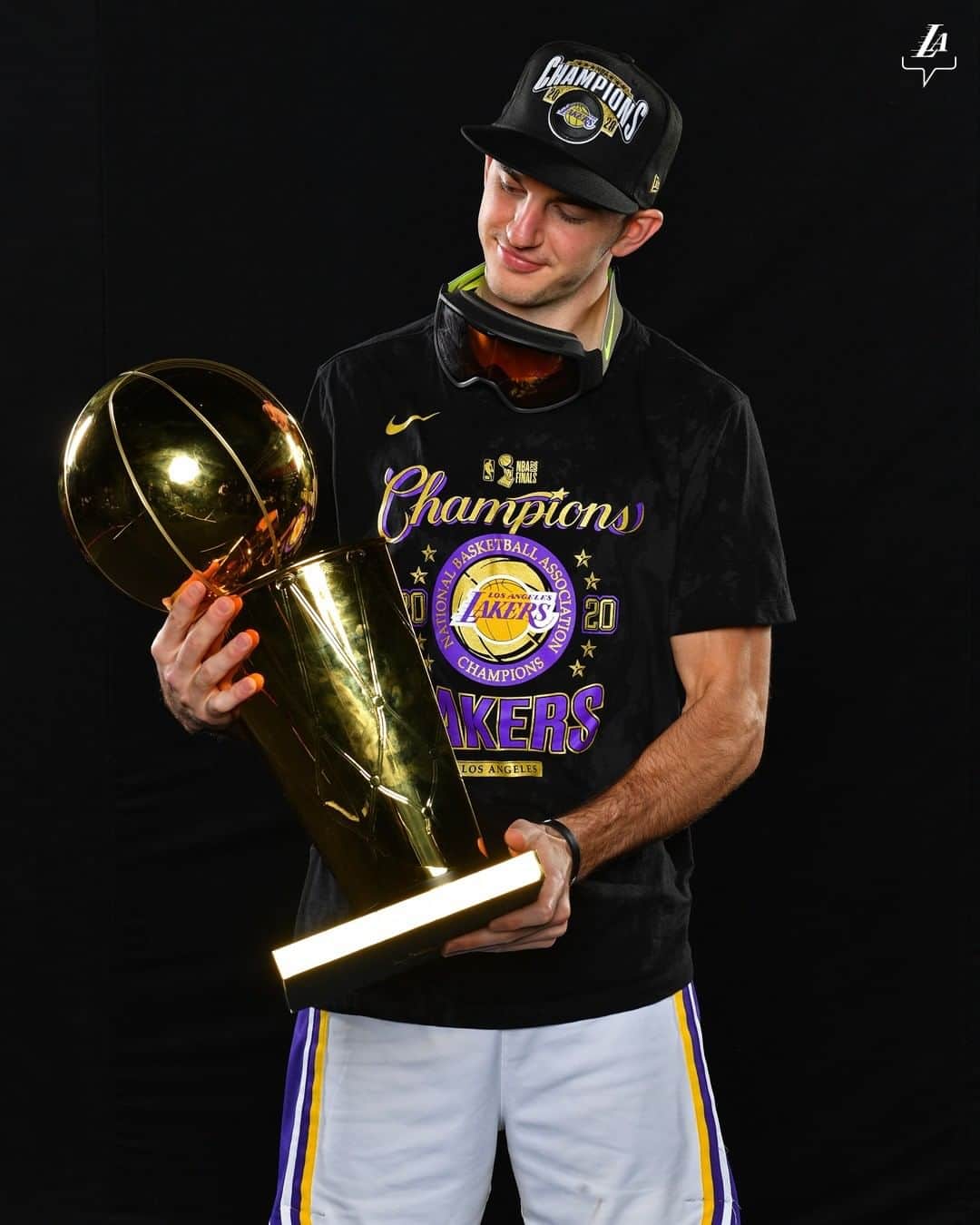 Los Angeles Lakersさんのインスタグラム写真 - (Los Angeles LakersInstagram)「Championship Portraits (Pt. I)」10月20日 7時23分 - lakers