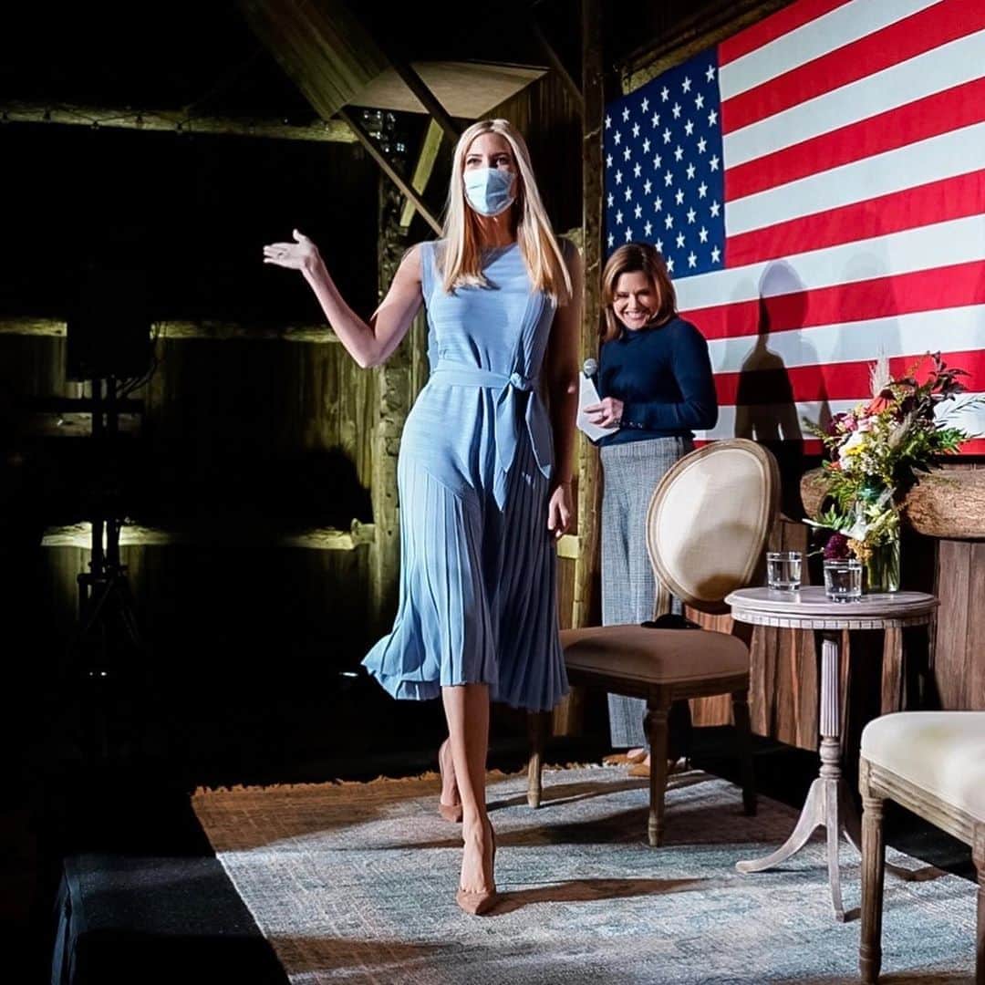 のインスタグラム：「Great returning to Grand Rapids, Michigan today to campaign in support of @realDonaldTrump! #4MoreYears 🇺🇸」
