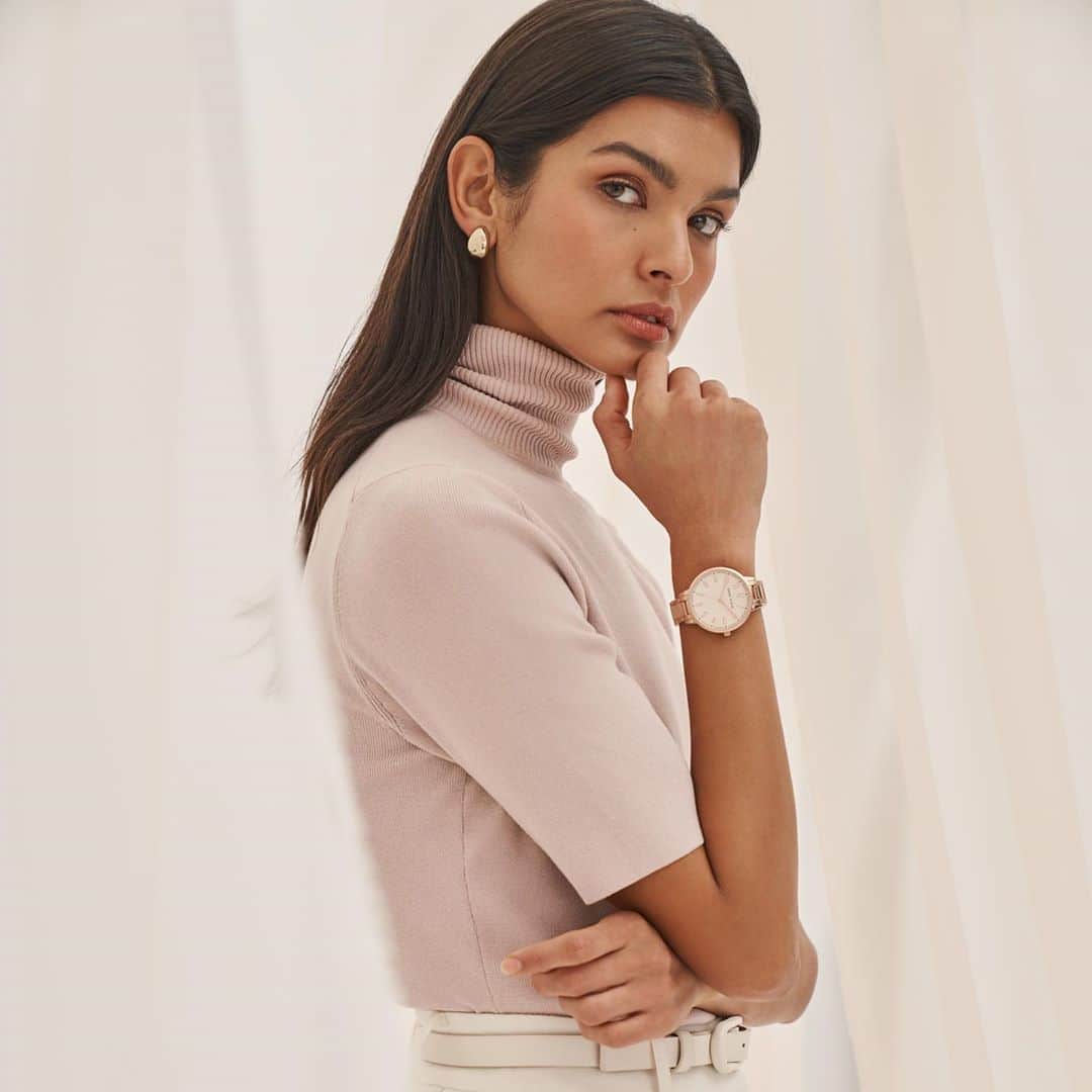 のインスタグラム：「Sleek and supportive. The Anne Klein x BCRF collection is available now at anneklein.com #AKxPink @bcrfcure」