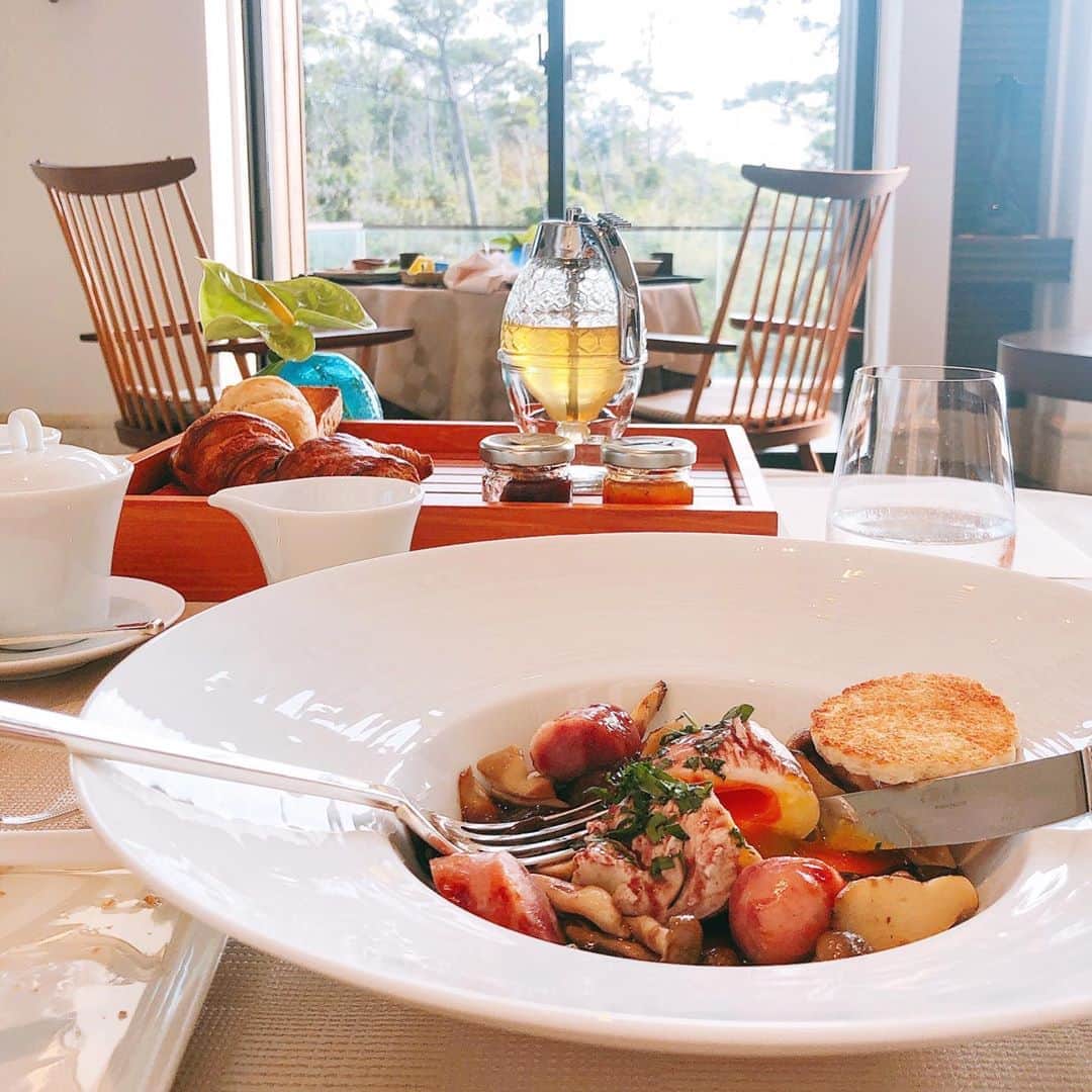 のインスタグラム：「Good morning🌱  アグー豚のソーセージ買って帰ろっ。  #goodmorning #breakfast」
