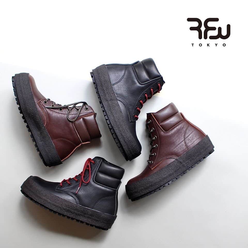 のインスタグラム：「《RFW PICK UP》  DECCO-HI LEATHER -Black＆Brown-  重厚感のあるソールとつま先に加え、 履き口周りの厚手のクッションが印象的。 冬場の足元にも映える1足です。  www.rfwtokyo.com @rfwtokyo   #rfw #rfwtokyo #rhythmfootwear #sneaker #sneakers #kicks #instashoes #instakicks #sneakerhead #sneakerheads #nicekicks #sneakerfreak #kickstagram #2020aw #autum #winter #tokyo #東京 #スニーカー #シューズ #リズム #decco #leather #rpm #rhythmprimarymarket」