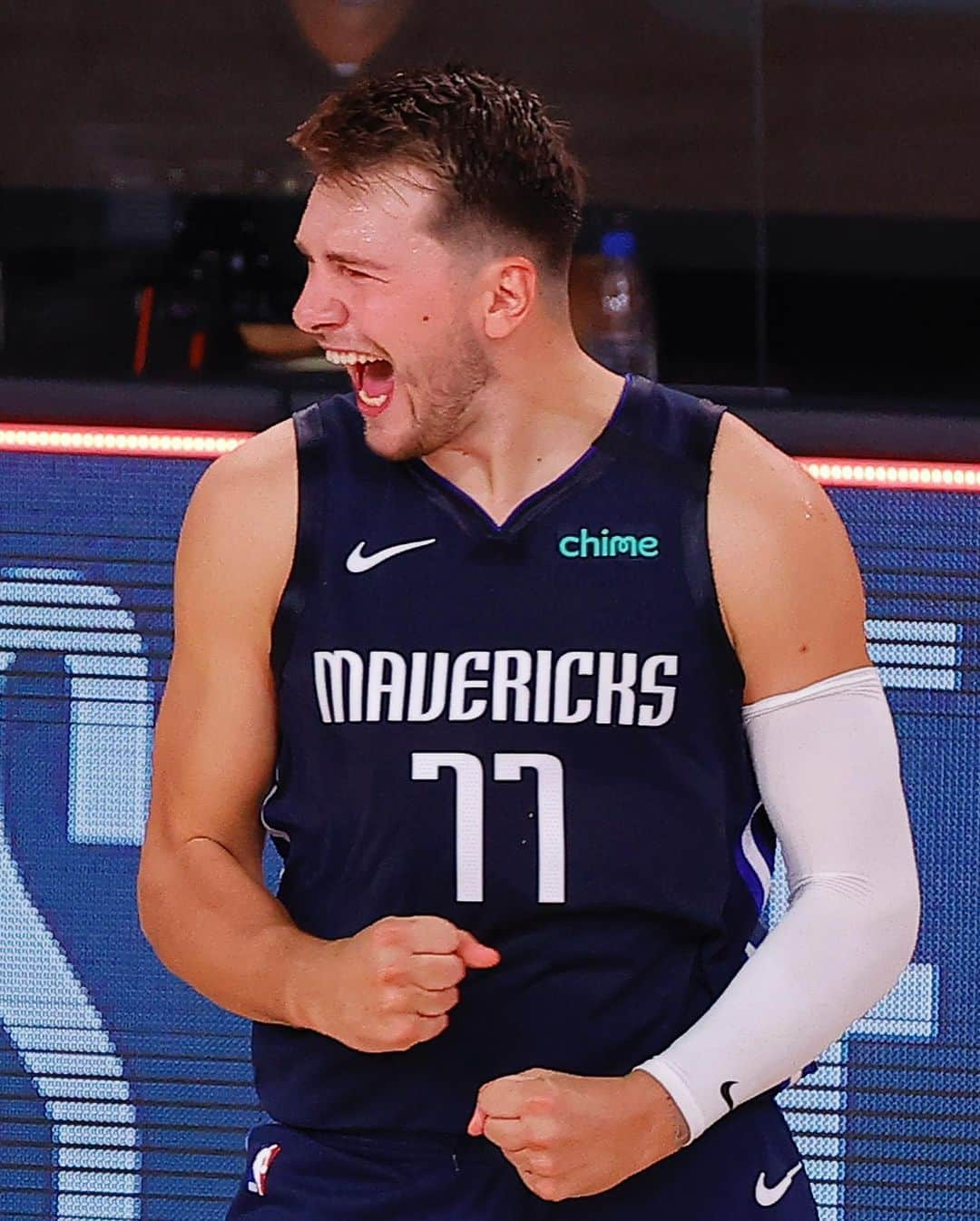 NBAさんのインスタグラム写真 - (NBAInstagram)「Clutch in Orlando! @lukadoncic works his magic for the @dallasmavs playoff victory!  #TissotBuzzerBeater #BESTofNBARestart」10月20日 8時15分 - nba