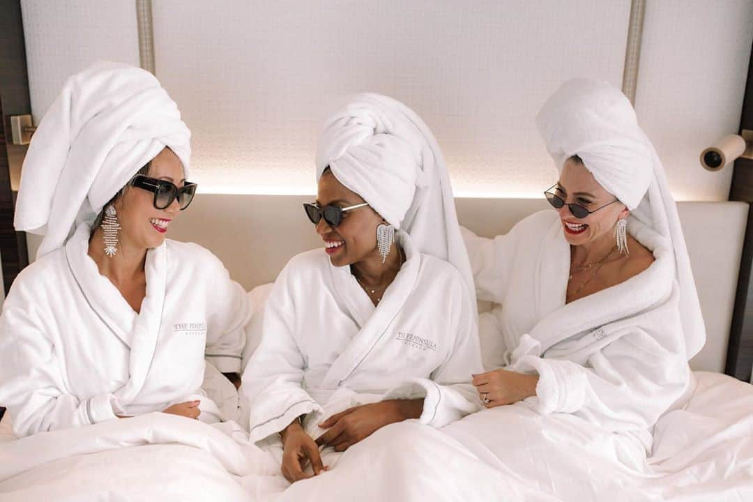 The Peninsula Hotelsさんのインスタグラム写真 - (The Peninsula HotelsInstagram)「Sometimes what you really need is a staycation with your girlfriends (ideally, at @thepeninsulachi). #PenMoments 📷 by @juleskens via @clarkandstone. ⁣ ⁣ ⁣ ⁣ ⁣ #peninsulahotels #luxuryhotelexperience #fivestarservice #peninsulastay #chicago #staycation」10月20日 8時11分 - peninsulahotels