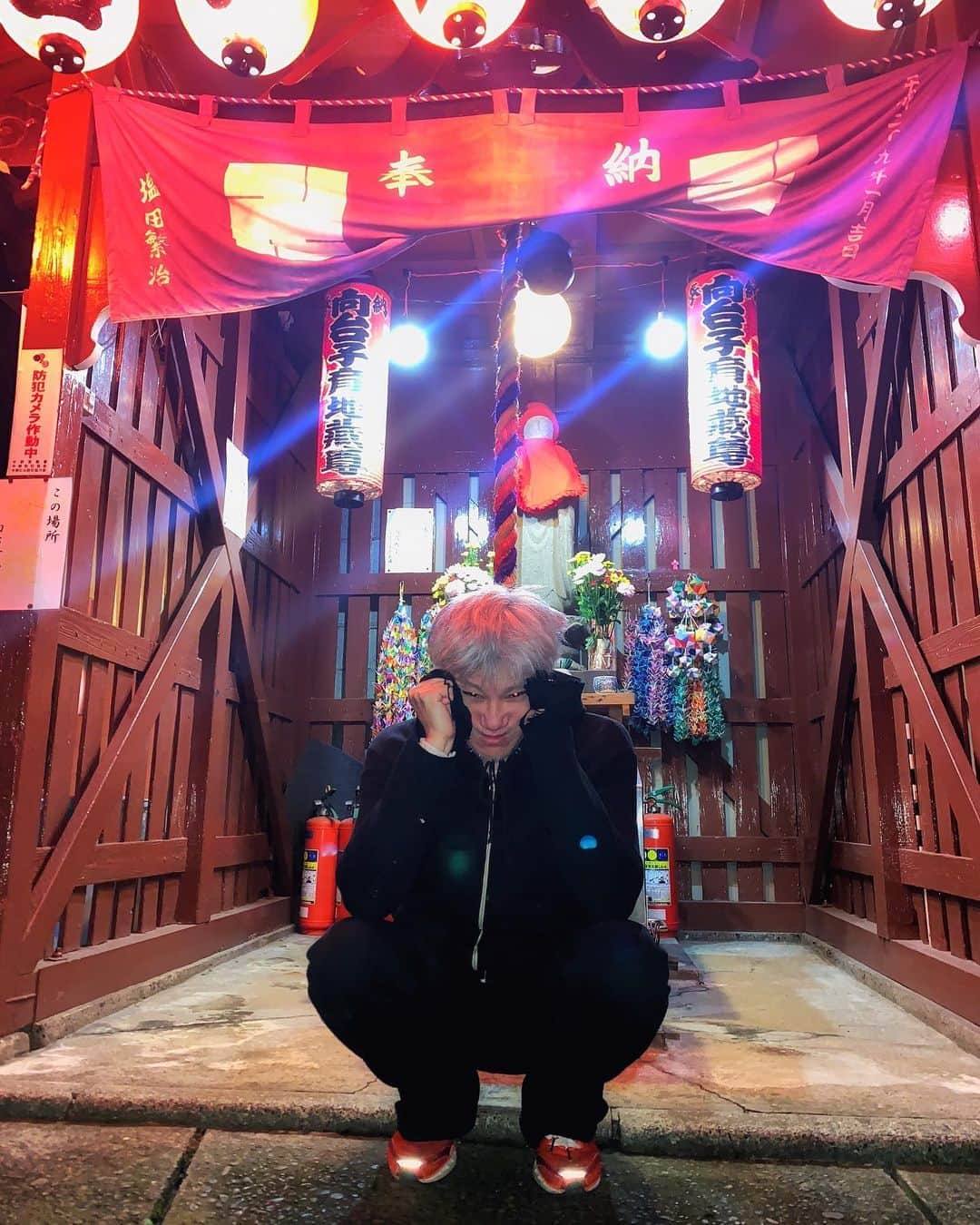 イマイアキノブのインスタグラム：「௲これは夜に着る着物じゃんか 夜まで起きていることに決定しました  #imaiakinobu  #イマイアキノブ」