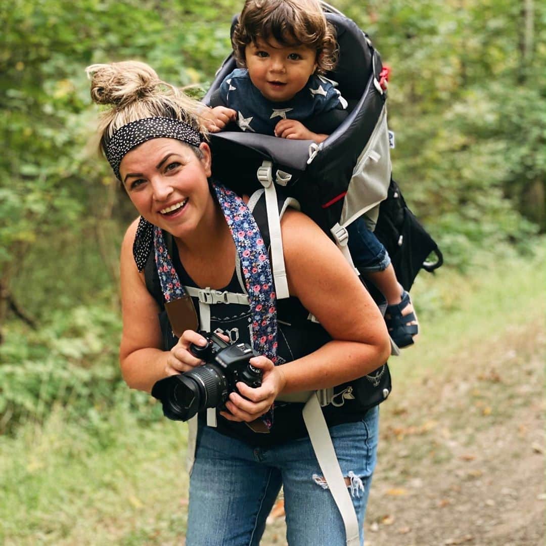 のインスタグラム：「Some of the best memories are make in hiking boots! 🏔🥾 📷 by: @adabalphoto  Featured pack from the Poco AG Series #ospreypacks」