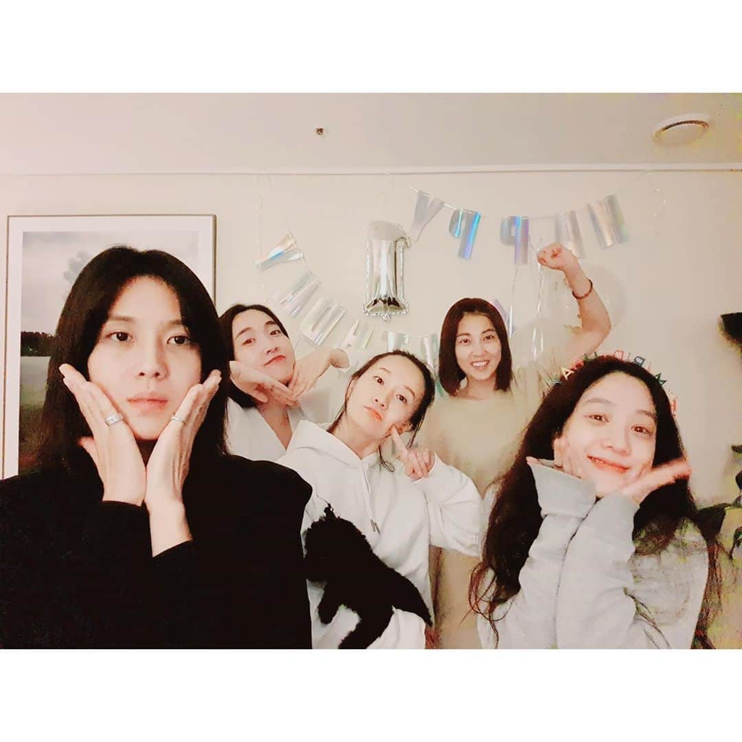 チョン・リョウォンのインスタグラム：「. 명선아 뒤늦게 생일축하해애😍⭐️ (근데 누가보믄 수니생일인줄 알겠어)」