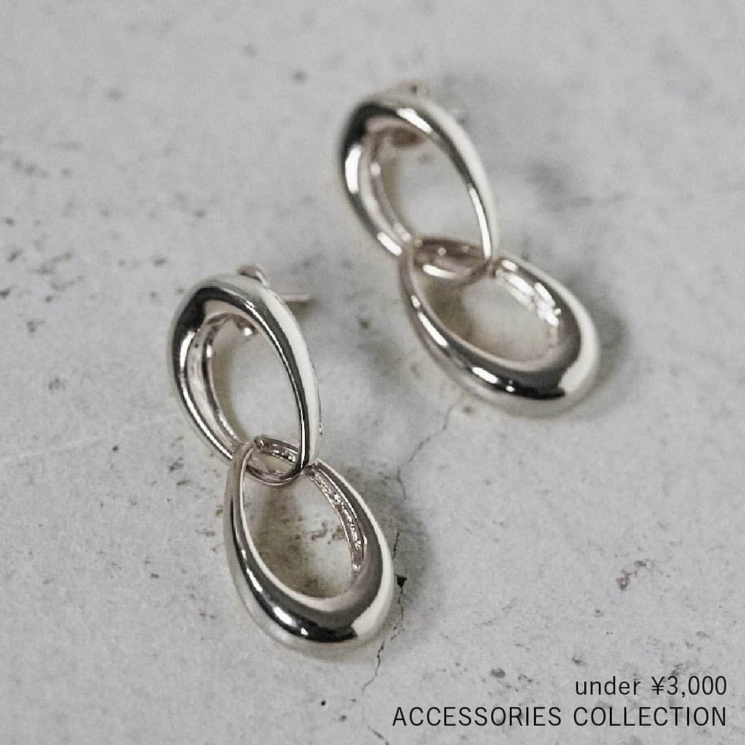 のインスタグラム：「秋は小物で気分をチェンジ。 予算¥3,000円以下の旬アクセ特集✨ ━━━━━━━━━━━━━━━━━━ ブラウンやモノトーンなど シックなカラーが多くなる秋冬は、 耳元や首元のアクセでアクセントを♡  今回は、予算¥3,000円以下の旬アクセをご紹介！  画像TAPで商品詳細をチェック✔️ ━━━━━━━━━━━━━━━━━━ #SHELTTERWEBSTORE #SWS #SHELMAG」
