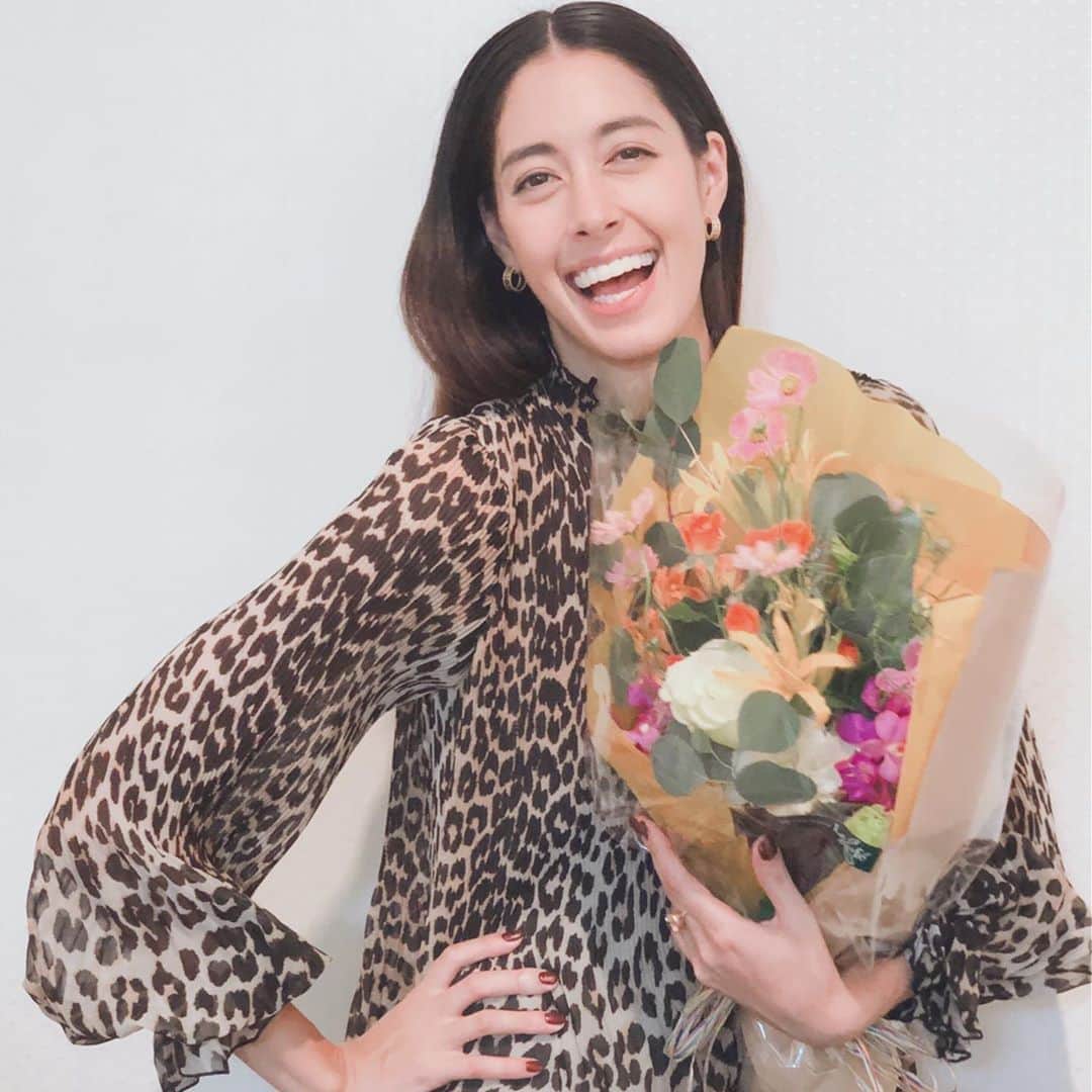 森泉さんのインスタグラム写真 - (森泉Instagram)「長年お世話になった事務所を退社しました。 Thank You❤️ 新しく、株式会社ウォークゼロに所属します。これからもよろしくっ✨ Love izumi😘」10月20日 18時11分 - izumi.mori
