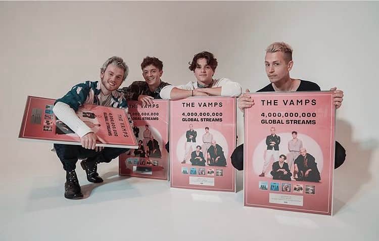 コナー・ボールのインスタグラム：「I AM SO HAPPY FOR YOU GUYS 🥺❤️🌸」