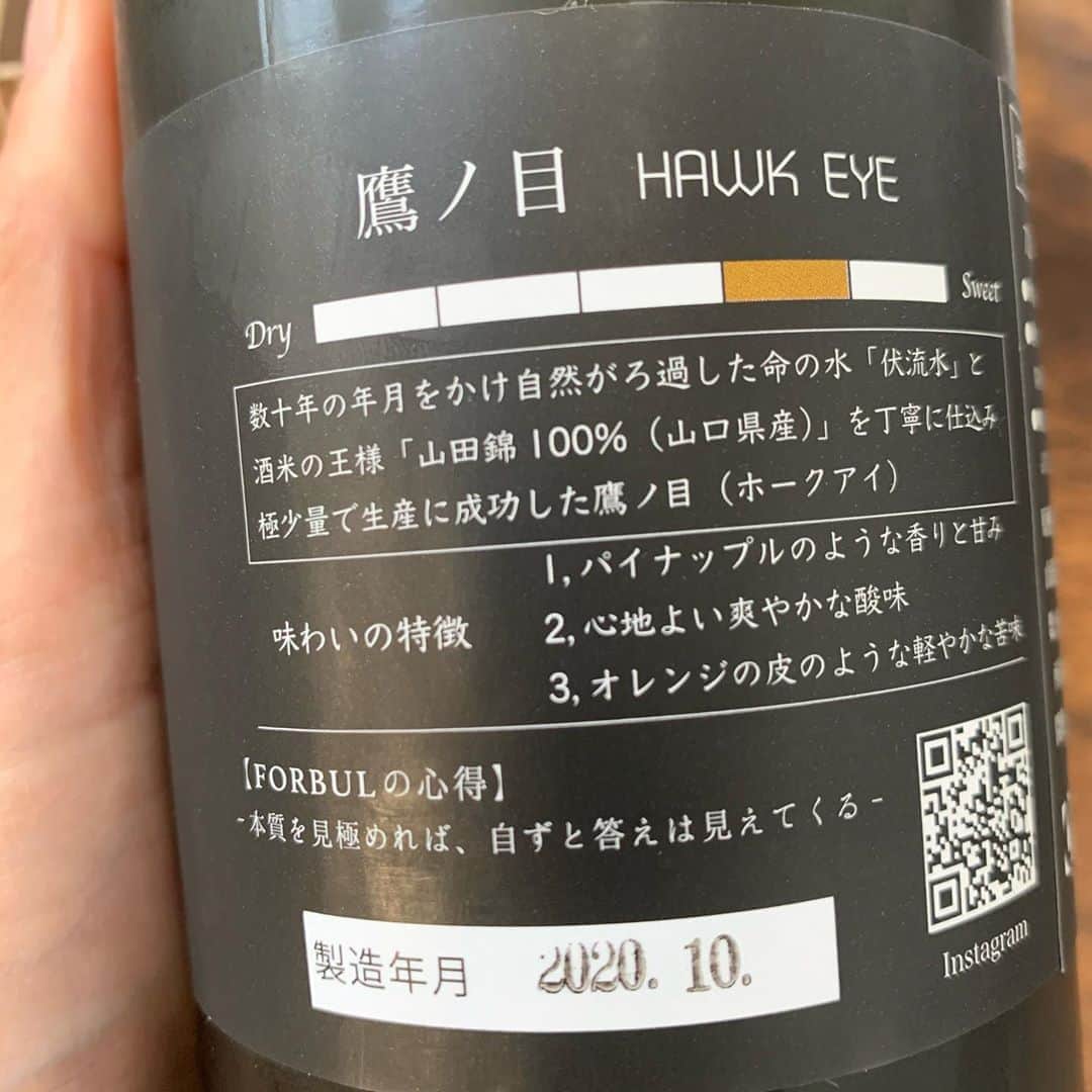 り～♬さんのインスタグラム写真 - (り～♬Instagram)「こんばん火曜日•*¨*•.¸¸♬︎ ・ ・ 今夜は、手に入りにくい貴重な日本酒を飲みながら。。。ステーキなんです🥩うふふ💕 ・ 日本酒にステーキ🥩が合うの⁉️と思うでしょ〜😁 これが、合うんです👍🏻 私うまく説明できないので。。。 ↓↓↓お時間ある方読んでみて😂 ・ ◆鷹ノ目(ホークアイ)の紹介　@hawks_eye_sake  効率や生産性を無視した、「うまさ」だけを追い求めた一本。山口県の酒蔵「はつもみぢ」との共同開発。  パイナップルのような芳醇な香りと酸味に心地よさを感じつつ、オレンジピールのような上品な苦味が全体をまとめる高級感のある味わいは、極上の白ワインのような深みをもたらします。  ボディの強さから、洋風な肉料理とも絶妙に調和。日本酒と肉料理の、これまでにない和×洋のマリアージュもお楽しみいただけます。  ・ なんで素晴らしい紹介でしょう‼️笑っ 私も、日本酒で大昔に痛い思いをしてから　ずっと避けてきたけど。。。 これは美味しい〜そして良いお酒は次の日残らない😋✨ ・ お酒好きのあなた❣️これは一度飲むべしですよ⤴️ 女性の方にもおすすめ☺️ ・ ✴︎ステーキ ✴︎ロールキャベツ〜豆乳仕立て ✴︎舞茸と春菊のガリバタポン酢炒め ✴︎適当サラダ ✴︎みかん🍊 ✴︎鷹ノ目（ホークアイ）  #おうちごはん#夕ごはん#うちごはん#家族ごはん#料理#料理写真#手料理#献立#美味しい#うつわ好き#器#暮らし#食卓#おうちカフェ#食いしん坊#japanesefood#yummy#日々#日々の暮らし#カメラ女子満腹#ボリューミー#dinner#delicious#foodpics#鷹ノ目#ホークアイ#日本酒#ステーキ」10月20日 18時25分 - riritantan