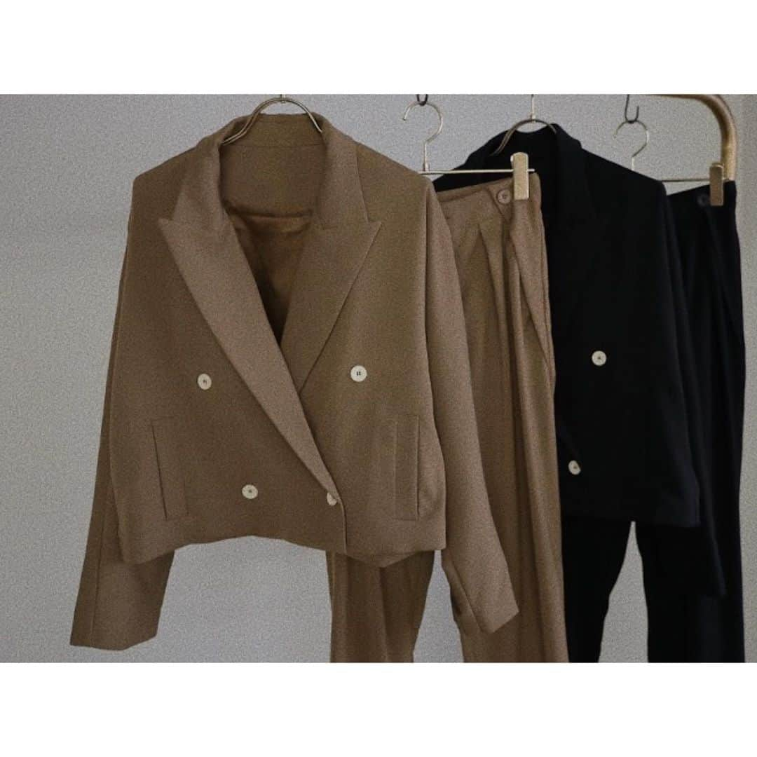 moca さんのインスタグラム写真 - (moca Instagram)「. No.10008789 SHORT JACKET DESIGN PANTS SETUP (official limited item) ¥11,000+tax black / mocha」10月20日 18時36分 - selectmoca