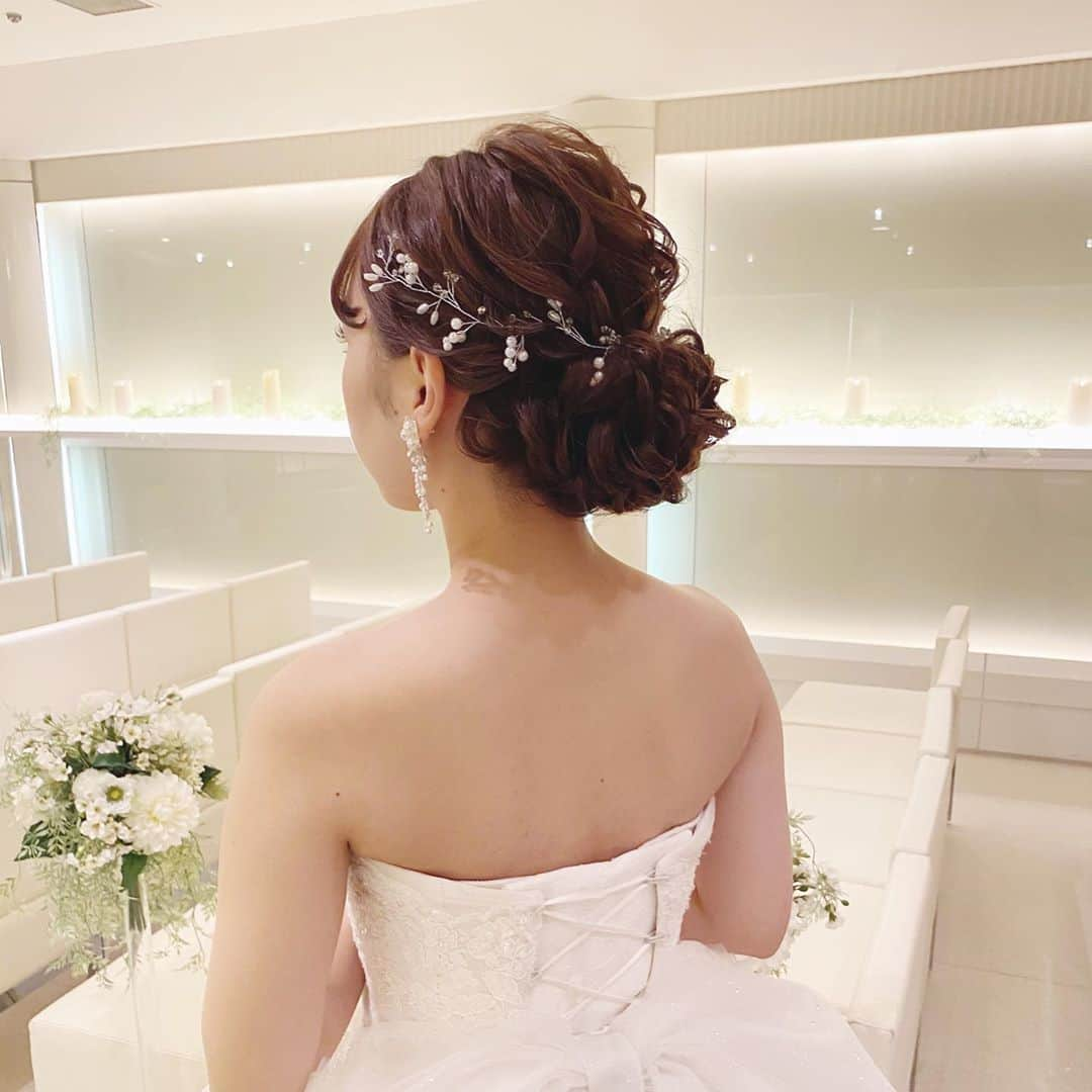 R.Y.K Vanilla Emuさんのインスタグラム写真 - (R.Y.K Vanilla EmuInstagram)「花嫁さまhair✨ お色直しは編み下ろし  #ヘアメイク#ヘアアレンジ#結婚式#セットサロン #ヘアセット #アップスタイル  #プレ花嫁 #フォトウェディング #前撮り #結婚式ヘア #ロケーション撮影#結婚式準備 #ヘアアクセサリー #お呼ばれヘア#着物ヘア#花嫁ヘアメイク#2020秋婚  #成人式ヘア#花嫁ヘア#成人式#振袖ヘア #花嫁ヘアスタイル #振袖#ブーケ#生花#ドライフラワー#髪飾り#結婚式前撮り#ウエディングヘア#出張ヘアメイク」10月20日 18時28分 - ryky0101