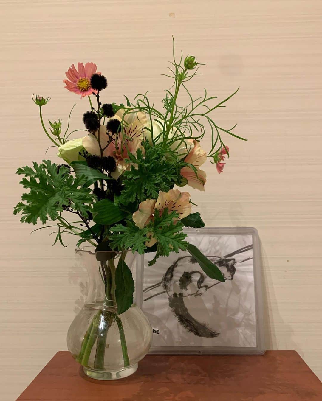 宮本えりさんのインスタグラム写真 - (宮本えりInstagram)「ゲンポーリン食べにきて お花持ってきてくれた ありがと😊  #源烹輪#ランチ#お花#ありがとう」10月20日 18時32分 - eri.m.nene