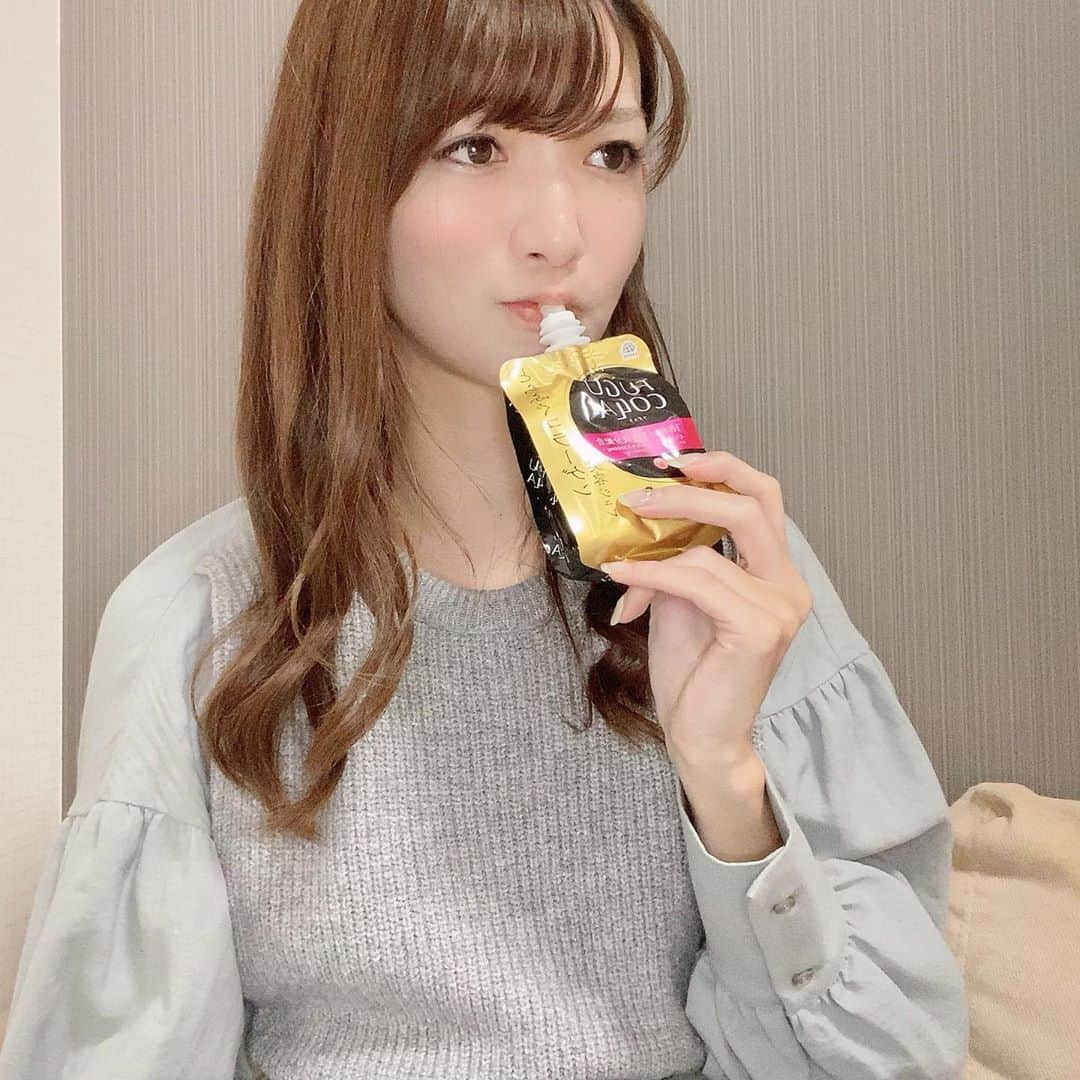 中谷あすみさんのインスタグラム写真 - (中谷あすみInstagram)「最近の間食は #とらふぐコラーゲン美容ジュレ  18種の美感成分が配合されていて内側からキレイサポートしてくれるよ。 なによりもこれ本当美味しくてフルーツゼリーのような味だからおやつ代わりにもなって嬉しい◎ 美容ドリンクもやっぱり美味しい物を飲みたい✨  #フグコラ #とらふぐコラーゲン美容ジュレ #コラーゲン #美容ドリンク #美容好きな人と繋がりたい  #PR」10月20日 18時32分 - asumi_naa