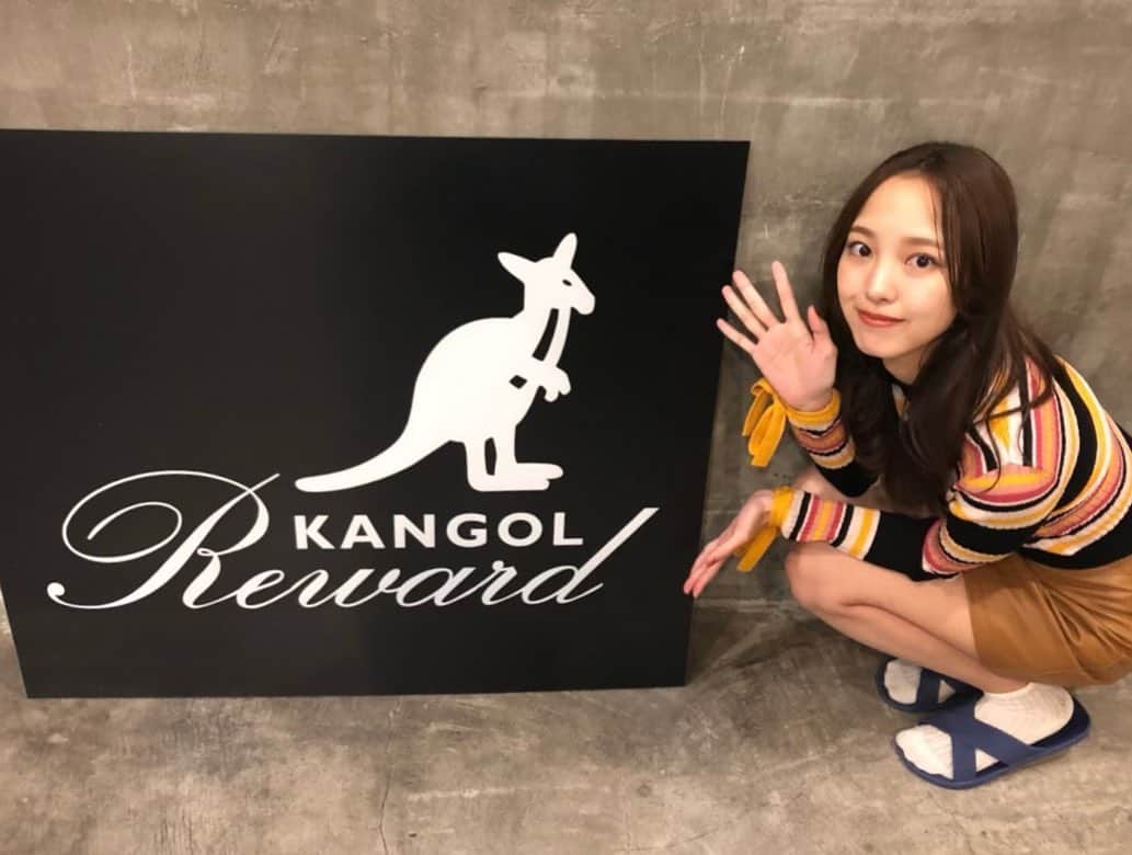飯窪春菜のインスタグラム：「🌸お知らせ🌸 ・ KANGOL REWARDさんとコラボ第二弾🦘❣️ ・ 今回はトレーナーとリュックの2種類を出します！ トレーナーの背面には私の写真がプリントされ、リュックは何でも入る大容量！！（超可愛い） もちろん、ハニー色（黄色）もあります💛 ・ ⚠️ 完全受注生産です。 ・ ・ 受注受付開始してすぐ申し込んで頂くと、トレーナーは来月中に手元に届きます😮  バースデーイベントに着てくることも可能って噂🙆🏻‍♀️💓 ・ （リュックは時間かかるそう）（でもリュック超可愛いからぜひゲットして欲しい）（大容量だから教科書やパソコンはもちろんスニーカーとかも入ります）（小旅行にもってこい）（オタ活グッズもたくさん入ります） ・ 近日受注開始予定です☺️ 楽しみにしていてください！ ・ @kangol__reward」