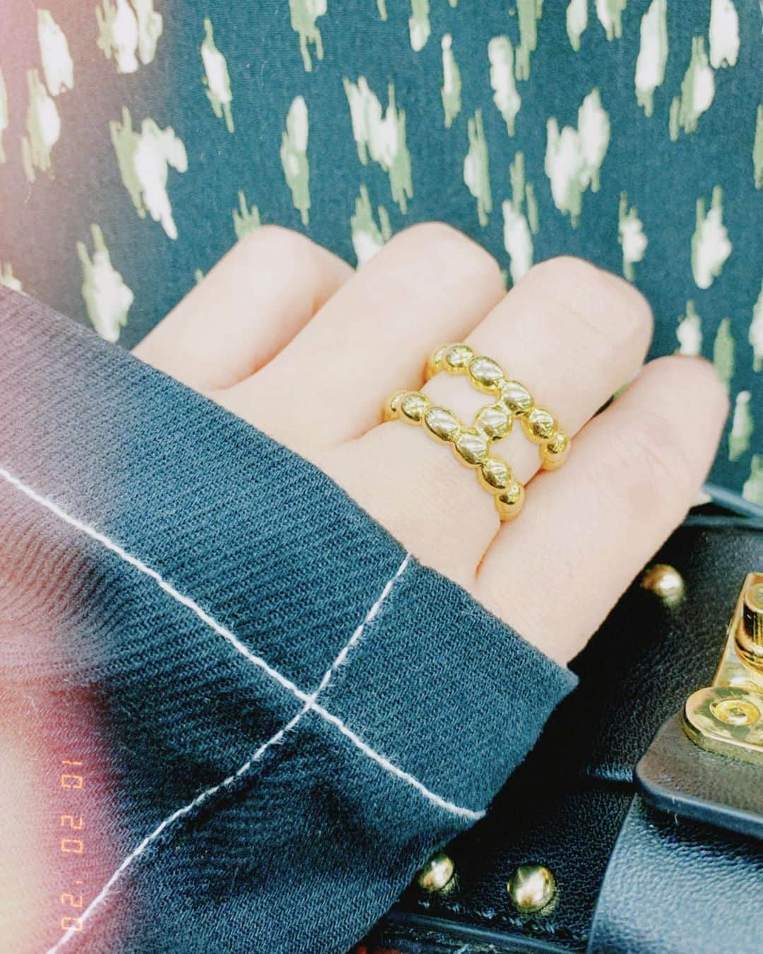 菅野結以さんのインスタグラム写真 - (菅野結以Instagram)「いまおきにいりのまいにちリング @crayme_official 新作 Drop Ball Ring ⚪︎ ⚫︎ ⚪︎ #crayme #echole #aw #ring #jewelry」10月20日 18時43分 - yui_kanno