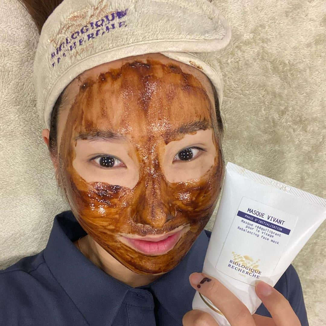 biologique_recherche_Koreaさんのインスタグラム写真 - (biologique_recherche_KoreaInstagram)「- #masquevivantchallenge  . 정화 및 스팟 개선에 효과적인 마스크 비반트 스팟과 번들거림이 고민이라면  사용 후 더욱 깔끔해진 피부를 선사합니다. . 마스크 비반트를 많은 분들이 경험할 수 있도록 챌린지를 시작합니다  . @beaute_br_  @beaute_br_  @shin_esthetic  @spabr_official  @thethumbtherapy  @sunesthespa_official  @sunesthespa_cj  @sunestespa_misa  @sunesthespa_  @thebellespa.official   You're next!  . #biologiquerecherche  #비올로직호쉐쉬 #skinmentor #homeskincares #FollowSkinInstant #masquevivant #마스크비반트 #마스크비반트챌린지」10月20日 18時46分 - biologique_recherche_korea