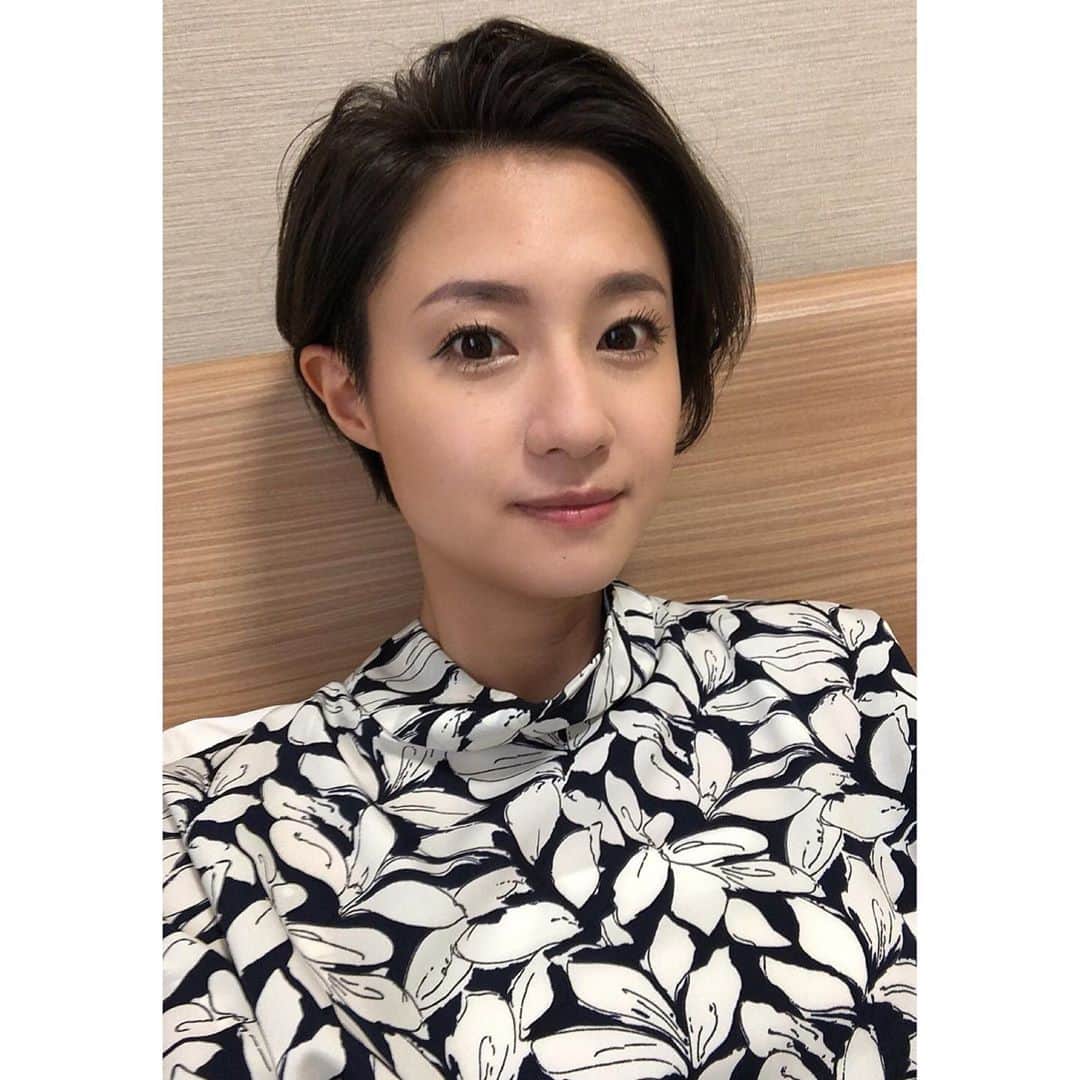 伊東楓 伊東楓さんのインスタグラム写真 - (伊東楓Instagram)「昨日の収録。 ハンサムショートアレンジ。 #いつもありがとうございます！  #久しぶりのショートヘアアレンジ投稿 #ヘアアレンジ #hairstyle #hair #hairstyles #shorthair  #shorthairstyle #tbs #伊東楓」10月20日 ...