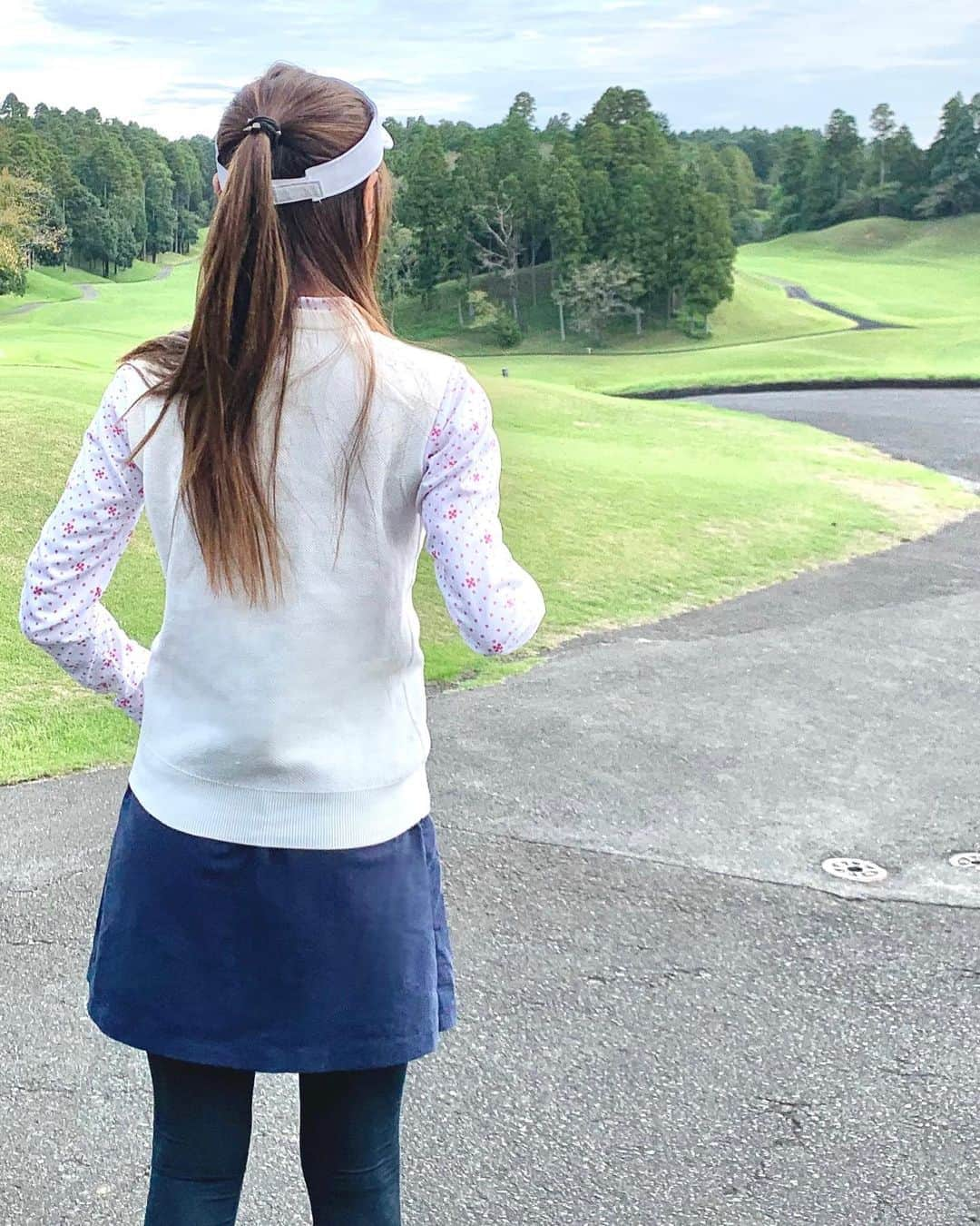 ひかりさんのインスタグラム写真 - (ひかりInstagram)「まだ秋でもゴルフしてると暑くなってくるね😊⛳️ @srixonbydescente   #ゴルフ場#gtバーディーズ #ゴルフトゥデイバーディーズ #gtバーディーズカップカップ#ゴルフ女子#golftoday #ゴルフ#golf#ゴルフトゥデイ#スポーツ女子#japanesegirl #ゴルフ日和#golfwear #スリクソン#srixon#japan」10月20日 18時52分 - piiiiiii_k