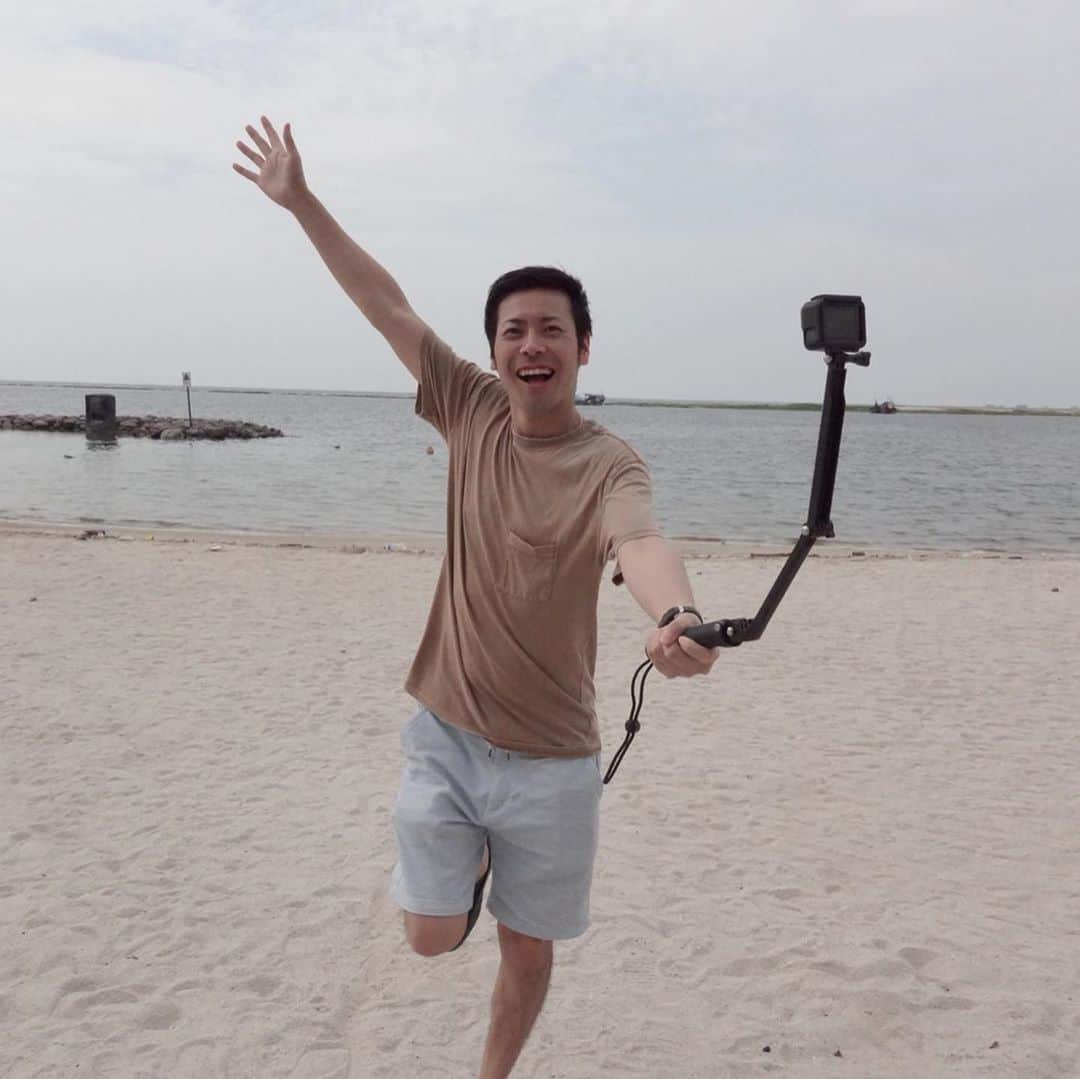 アキラ・コンチネンタル・フィーバーのインスタグラム：「📹Shooting sea and seafood dishes🇮🇩   #sea #seafood  #indonesia #gopro」