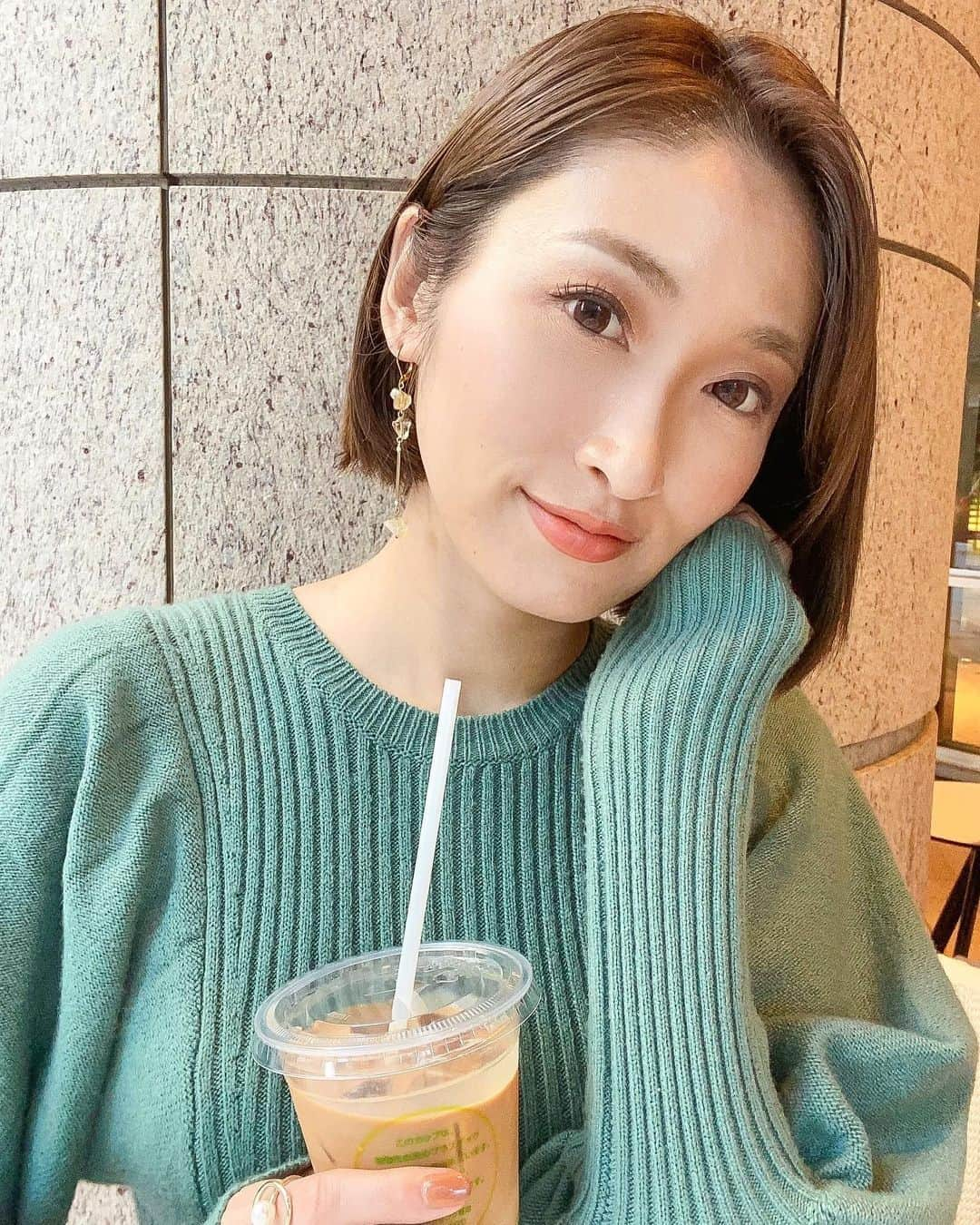 三井菜那さんのインスタグラム写真 - (三井菜那Instagram)「最近まつげを褒められることが多くてうれしい🤭  ㅤㅤㅤㅤㅤㅤㅤㅤㅤㅤㅤㅤㅤ 実は1ヶ月ほど前にヘアメイクさんに 「まつげが傷んでて先端が細くなってるからちゃんとケアして😳」と言われ、 毎朝晩"シルセラム"というまつげ美容液を塗ってまつげケアを頑張ってたの😏！ @blazeinc_beauty   ㅤㅤㅤㅤㅤㅤㅤㅤㅤㅤㅤㅤㅤ シルセラムは、 育毛のプロAGA大阪発毛センターが開発した ヒト幹細胞順化培養液(216種類の成長因子)配合のまつげ美容液。 2週間くらいで まつげ1本1本にコシがでて太くなったのを実感できたよ🙋‍♂️ ちなみに色素沈着もしてないです！  ㅤㅤㅤㅤㅤㅤㅤㅤㅤㅤㅤㅤㅤ 現在、Makuakeにてクラウドファンディング中だそうです🎁 https://www.makuake.com/project/cil-serum/  ㅤㅤㅤㅤㅤㅤㅤㅤㅤㅤㅤㅤㅤ #シルセラム #cilserum #まつ毛美容液 #ヒト幹細胞培養液 #AGA大阪発毛センター #blaze #ブレイズ #クラウドファンディング #女子力 #おうちでコスメ」10月20日 19時14分 - nana.0312