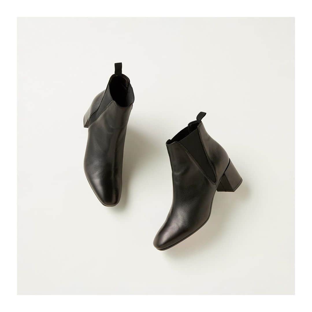 エリオポールのインスタグラム：「. - Recommend items - . SHOES [FABIO RUSCONI]  34,000yen+tax . エリオポールでは毎シーズン展開しているイタリアのシューズブランド。 大活躍のサイドゴアブーツは、コーディネートに取り入れやすいニュアンスカラーも登場。 . . . . #HELIOPOLE #エリオポール #FABIORUSCONI #2020aw #autumnwinter #selectshop #fashion #style」