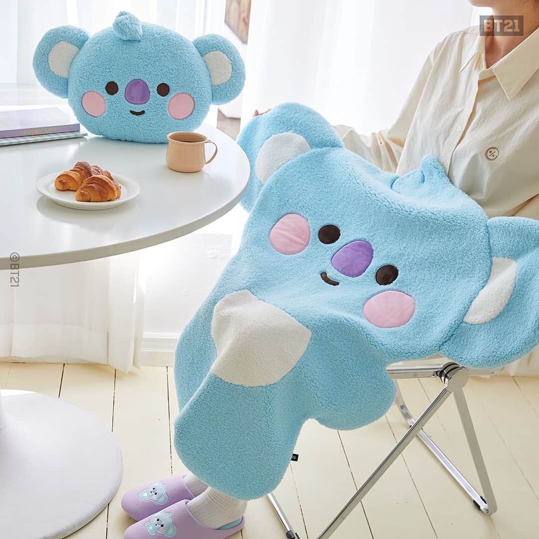 BT21 Stars of tomorrow, UNIVERSTAR!さんのインスタグラム写真 - (BT21 Stars of tomorrow, UNIVERSTAR!Instagram)「Go under cover. Get all fluffy. 😉  ⠀ BT21 BABY Boucle Blanket & Cushion ⠀ [Korea] Shop now 👉Link in bio ⠀ [Global] Only today at LINE FRIENDS COLLECTION 👉Link in bio ⠀ #BT21 #BT21BABY #Blanket #Cushion #Floofy #Fluffy」10月20日 10時34分 - bt21_official