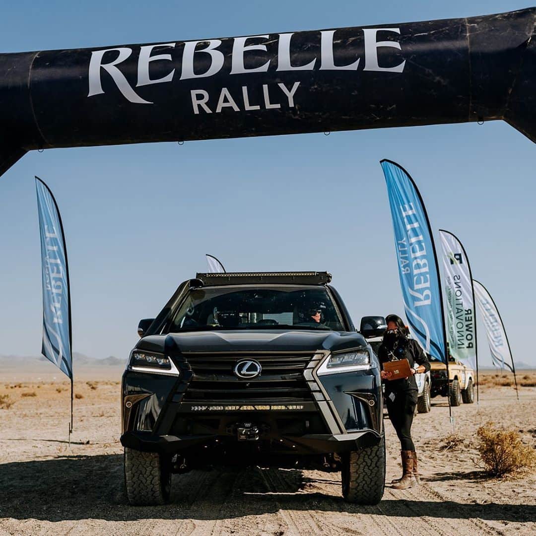 Lexus USAさんのインスタグラム写真 - (Lexus USAInstagram)「The dirt roads, double tracks, trails, and sand dunes didn’t stand a chance. Congrats to all the drivers in this year’s #RebelleRally. Special shoutout to @thexelles for their 2nd place finish in the 4x4 race.  #LexusLX」10月20日 10時49分 - lexususa