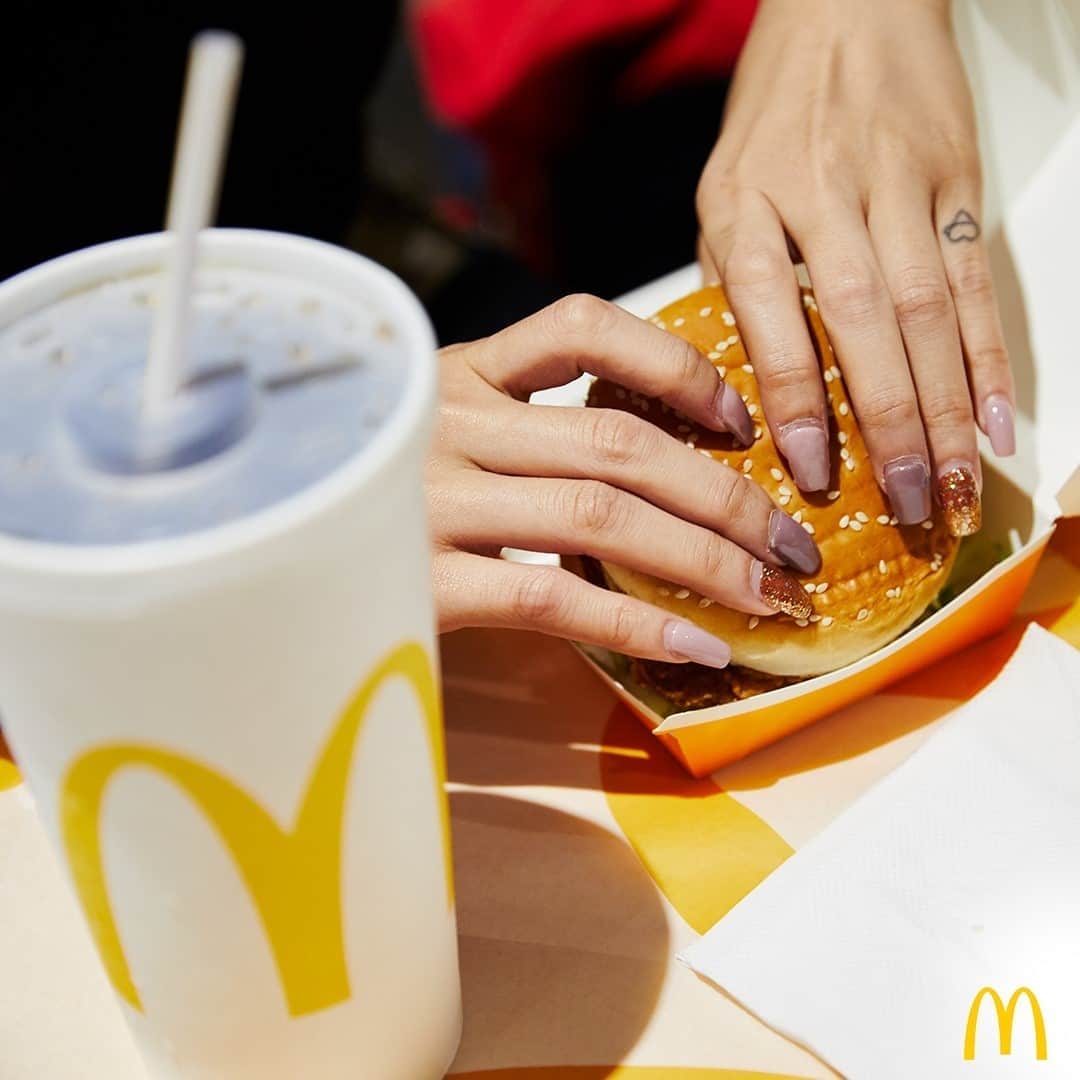 McDonald's Philippinesのインスタグラム：「Wrap your hands around a Quarter Pounder with Cheese and more with our NEW Ultimate Burger McShare for only P499! 🍔  Order for the fam via the McDelivery PH App.」