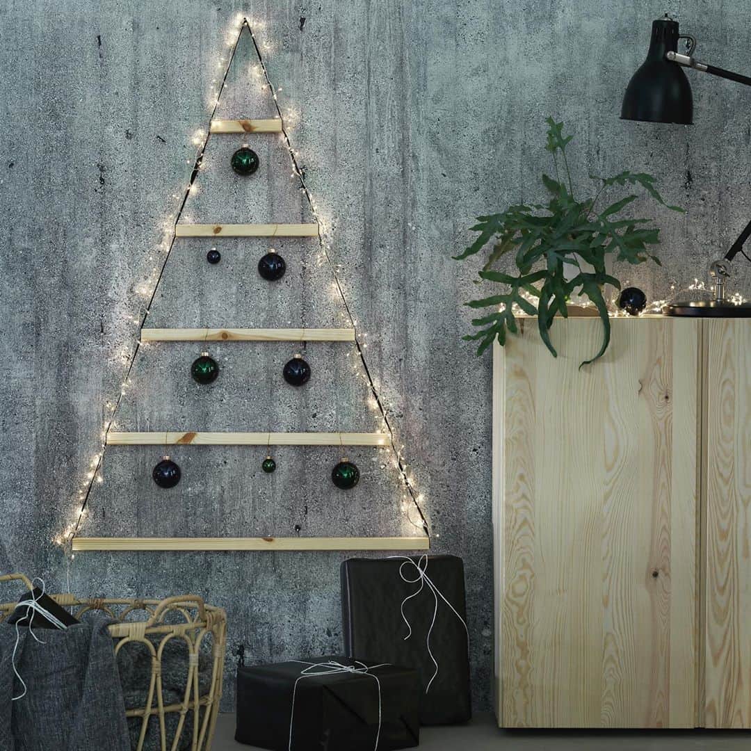 IKEA JAPANさんのインスタグラム写真 - (IKEA JAPANInstagram)「クリスマスの雰囲気づくりに重要なのが、照明やキャンドル、デコレーションなどの小物。﻿ 大きく変えられなくても、小物を少し足してみるだけで、雰囲気はガラッと変えることができます。﻿ ﻿ デコラティブな照明を飾ってみたり、キャンドルで夜を過ごしてみたり、かわいらしいモチーフの小物を飾ってみたり、あなたらしいクリスマスの楽しみ方を見つけてください。﻿ ﻿ #クリスマス #インテリア #クリスマス雑貨 #イケア #ikeajapan #IKEA #照明 #キャンドル #デコレーション」10月20日 11時00分 - ikeajapan