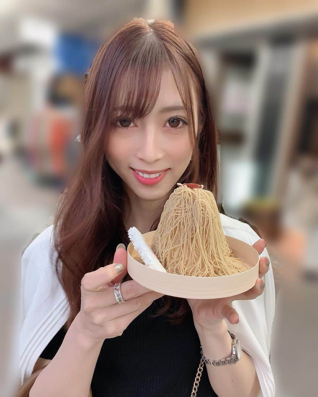 宇野栞菜（阿部栞菜）さんのインスタグラム写真 - (宇野栞菜（阿部栞菜）Instagram)「モンブラン❤️ おいひぃ(⑉• •⑉)❤︎  #モンブラン  #季節のフルーツ  #美味しい  #うのかん  #秋」10月20日 11時05分 - kanna_uno