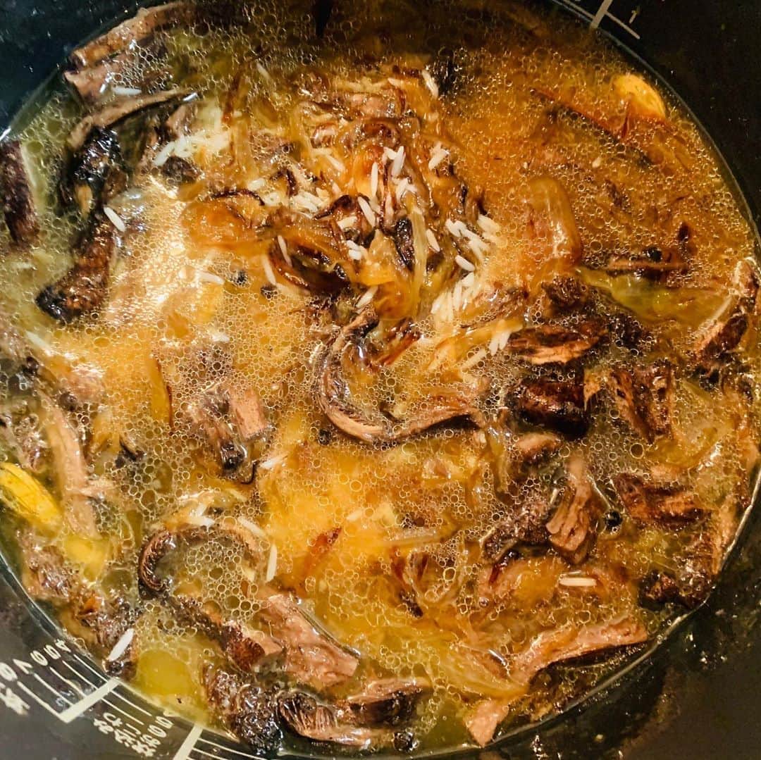 一条もんこさんのインスタグラム写真 - (一条もんこInstagram)「松茸の一種"香茸"でプラオ（インドの炊き込みご飯）を作りました。そもそもの香りが芳潤なのですが、そこにカシアや八角の香りを加えることで中華風おこわのような味わいも、、‼︎ #香茸プラオ#自作#秋の味覚#プラオ#スパイス#スパイス料理#創作料理#炊き込みご飯#バスマティライス#香茸#松茸#徒然なるままに#一条もんこ」10月20日 11時19分 - monko1215