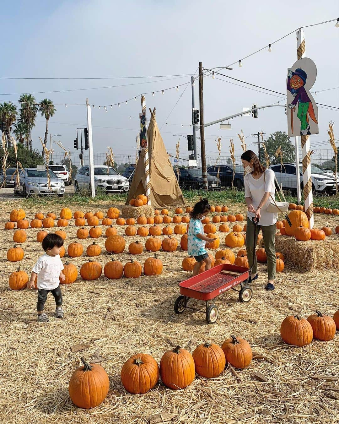 高木りなさんのインスタグラム写真 - (高木りなInstagram)「Pumpkin patch day🎃🎃🎃 . . . #pumpkinpatch #halloween #losangeles #california #パンプキンパッチ #ハロウィン #カリフォルニア #ロサンゼルス #펌킨패치 #할로윈 #캘리포니아 #로스앤젤레스」10月20日 11時21分 - rinasvoyage