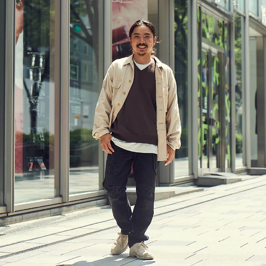 のインスタグラム：「． ． -SNAP- Vol,40 ． STYLIST 近藤　有倫さん @kondotomomichi  ． ． 元々アウトドアが好きで、今ではアウトドアファッション の仕事が多く、キャンプ、登山、最近ではサーフィンの 依頼も多いとか。　 アウトドア好きの近藤さんだからこその撮れる写真や 動画を見れる機会を楽しみにしています！ ． ． 詳しくはYANUK ONLINE SNAPよりご覧ください✨ ． ． #yanuk #ootd #outfit #fashion #LA#cordinate#instagood#menswear#love#like#simple#tokyo#snap#style#denim#ヤヌーク#デニム#シンプル #カジュアルコーデ #デニムコーデ#トレンド#ファッション#今日のコーデ#カジュアル#メンズコーデ#ヤヌークスナップ#スタイリスト」
