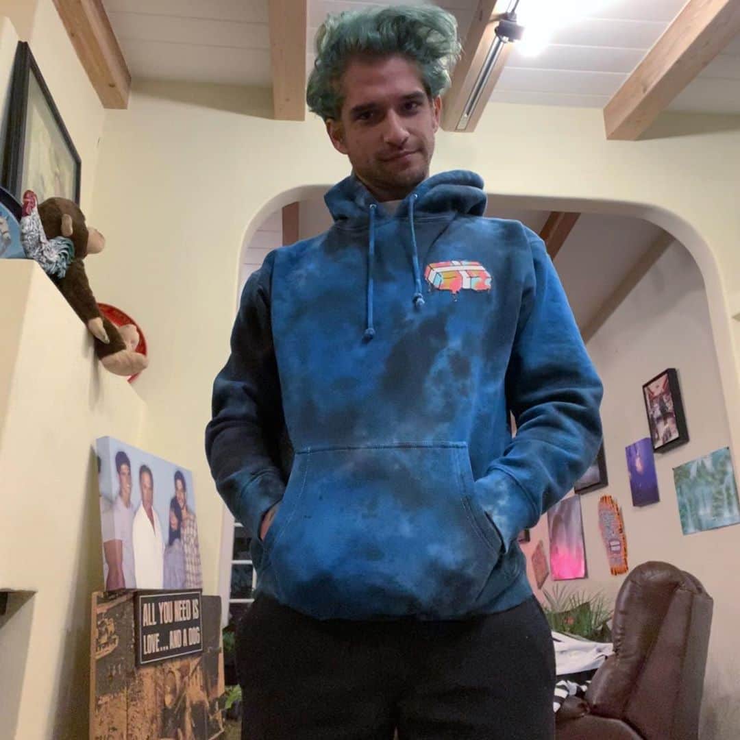 のインスタグラム：「My favorite birthday present thank you to Phem and thanks to @theartdealrs for this SICK custom hoodie :)」