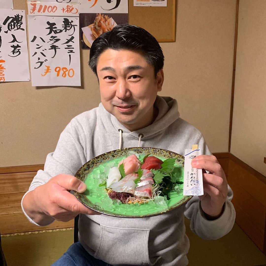 へんな魚おじさんのインスタグラム：「おなじみのかねだいさん❗️ てっさやフグの白子も最高でした❗️  みなさんも南知多にお越しの際はぜひ❗️」