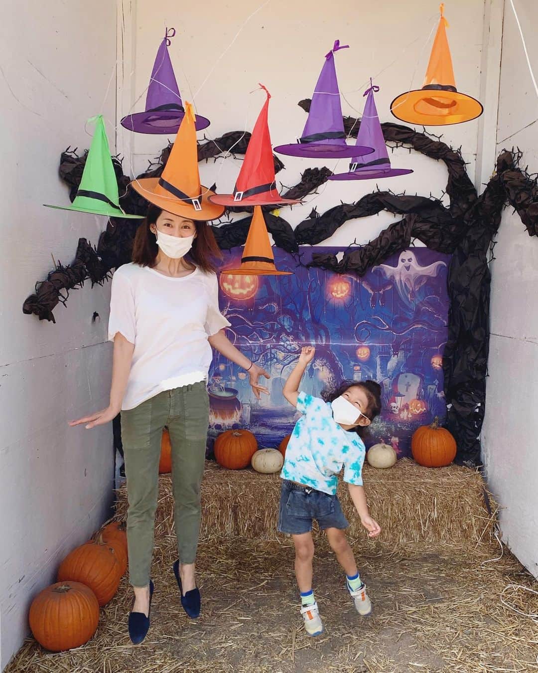 高木りなのインスタグラム：「🎃💚💜🧡❤️👻 . . . #pumpkinpatch #halloween #losangeles #california #motherandson #パンプキンパッチ #ハロウィン #カリフォルニア #ロサンゼルス #ママと息子 #펌킨패치 #할로윈 #캘리포니아 #로스앤젤레스 #엄마와아들」