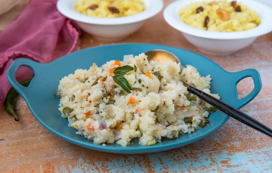 Archana's Kitchenさんのインスタグラム写真 - (Archana's KitchenInstagram)「Try this absolutely simple and wholesome Vegetable Rava Upma Recipe also known as the sooji upma is loaded with vegetables, it makes a great start to your mornings. Serve it along with chutney and coffee for a wholesome breakfast. Get the recipe from the smart.bio link in my profile @archanaskitchen . . . . . . #recipes #easyrecipes #breakfast #Indianbreakfast #archanaskitchen #healthyeating #highprotein #breakfastclub #dosa #dosarecipes #dosabatter #ragi #ragidosa #mysoremasaladosa #homemadefood #eatfit #cooking #food #healthyrecipes #foodphotography #recipeoftheday #comfortfood #deliciousfood #delicious #instayum #food」10月20日 11時48分 - archanaskitchen
