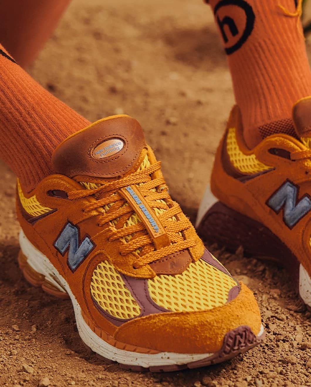 I.T IS INSPIRATIONさんのインスタグラム写真 - (I.T IS INSPIRATIONInstagram)「“Peace be the journey”, @newbalance has teamed up @salehebembury and released the ML2002R with the shades of orange and blue representing the earthy tones discovered in the great outdoors. - Inspired by the palette of Antelope Canyon — a slot canyon located in the American Southwest, Arizona — the full sneaker has been unveiled, showcasing vibrant colors that have been reflected by a depth in suede and a variety of textures throughout the shoe. Raffle is on. Follow @i.tpost @exi.tofficial for more details. - #ITHK #ITisInspiration #sneakerdrop #newbalance #salehebembury #sneakerhead 📷 @bodega @jatecson」10月20日 11時57分 - ithk