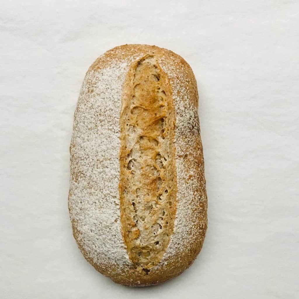 手紙社さんのインスタグラム写真 - (手紙社Instagram)「【口に入れた瞬間ほのかに香る酸味と歯ごたえで、そのパンの虜になる】 第1回もみじ市から変わらない美しさを放つ「petit à petit（プティタプティ）」のパン。今回販売する『天然酵母パンセット』は北海道から沖縄まで、全て国産の素材を使い作られています。口に入れた瞬間ほのかに香る酸味とその歯ごたえに誰もが虜になることでしょう。  ▶︎「petit à petit」さんの販売期間は「10/20（火）18:30」まで  ▶︎詳細はプロフィール「@momijiichi_staff」のリンクより公式サイトへ！ ﻿ ＜「新しいオンラインフェスティバル・もみじ市」開催概要＞﻿ 出店者によるオンラインミーティング開催期間：2020年10月12日（月）〜18日（日）﻿ オンラインショップ開設期間：2020年10月12日（月）〜24日（土）﻿ ※出店者によって開設期間が異なります﻿ 会場：もみじ市公式サイト ﻿ ◎「新しいオンラインフェスティバル・もみじ市」は3本立て！﻿ 1. オンラインミーティング（番組）﻿ すべての出店者がアトリエツアーや作品紹介等の番組を配信。﻿ 2. オンラインショッピング﻿ 出店者による新作や、ここでしか買えない限定作品、もちろん、定番商品も購入することができます！﻿ 3. スペシャルライブ番組﻿ ミーティング最終日に、5組のアーティストが次々に登場する音楽番組を特別開催します。﻿  #手紙社#手紙舎#tegamisha#もみじ市#momijiichi#zoom#zoom講座#オンライン講座#オンラインイベント#オンライン#オンライン配信#オンライン開催#新しいオンラインフェスティバル#SWING#petitàpetit#BREAD」10月20日 11時58分 - tegamisha