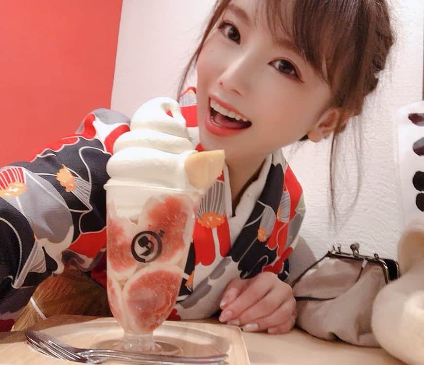 朝比奈果歩さんのインスタグラム写真 - (朝比奈果歩Instagram)「いちじくパフェ神ー💗 忘れられん。 、 、 、 、 週末はまま様と京都観光してきたの。 2人でレンタル着物したんだけど 可愛い柄のお着物多くて迷ったよね⁽⁽ଘ( ˊᵕˋ )ଓ⁾⁾ 、 、 #いただきます 😋🙏 #京都 #レンタル着物 #着物 #パフェ #カフェ #自撮り #セルフィー #セルカ #レースクイーン #ビジョビ  #kyoto #rentalkimono #kimono #parfait #cafe #selfie #selca #racequeen #rq  #레이싱모델 #赛車女郎 #自拍 #셀카 #셀피」10月20日 12時10分 - kaho_asahina