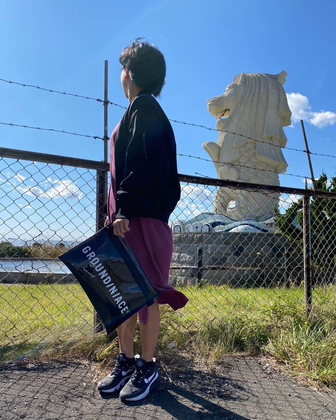 安藤あいかのインスタグラム：「マーライオンと函館湾を見守る🌊  #groundnace #ground_n_ace #グランダンエース」