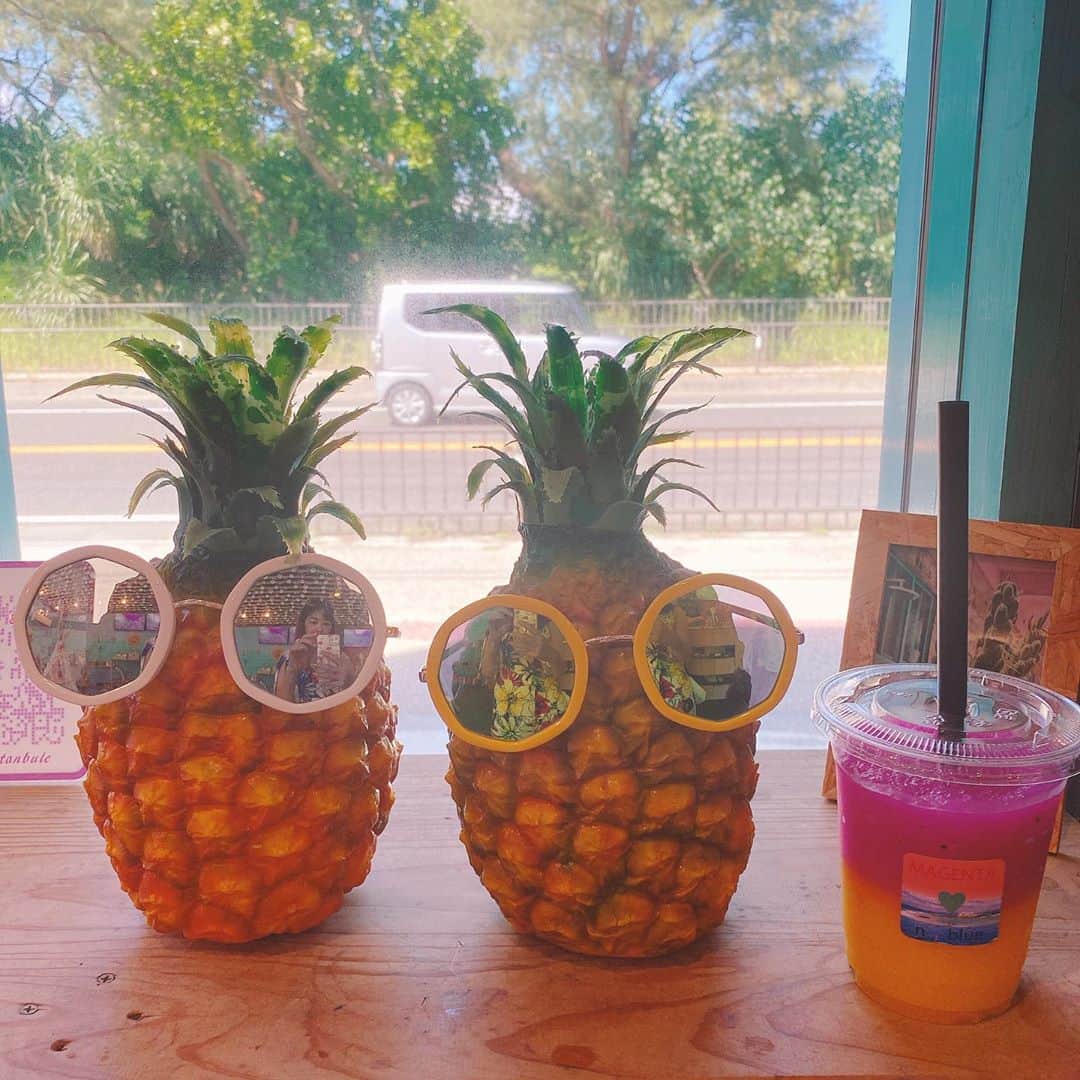 舞香さんのインスタグラム写真 - (舞香Instagram)「恩納村のかわいいジュース屋さん❤️  沖縄はハワイ感を感じられるところが沢山あって楽しい🌺  #沖縄旅行  #タビジョ  #スムージー  #okinawa  #インスタ映えスポット  #まるでハワイ  #旅行好きな人と繋がりたい  #女子旅」10月20日 12時05分 - maika.mahou