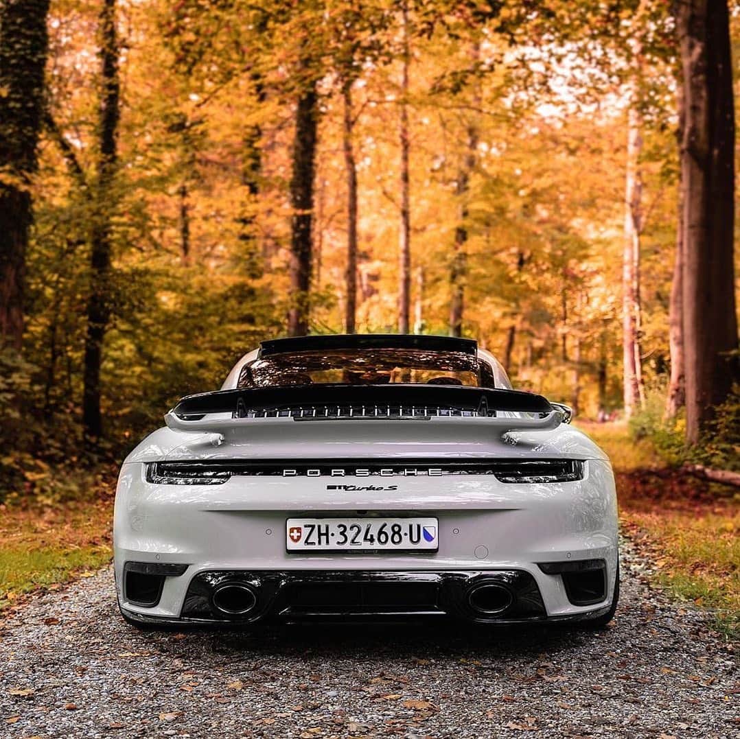 CARLiFESTYLEさんのインスタグラム写真 - (CARLiFESTYLEInstagram)「Porsche 992 Turbo S 🍂🍁 👍🏽or👎🏽? Photo by @srs_swissrichstreets #carlifestyle」10月20日 12時12分 - carlifestyle