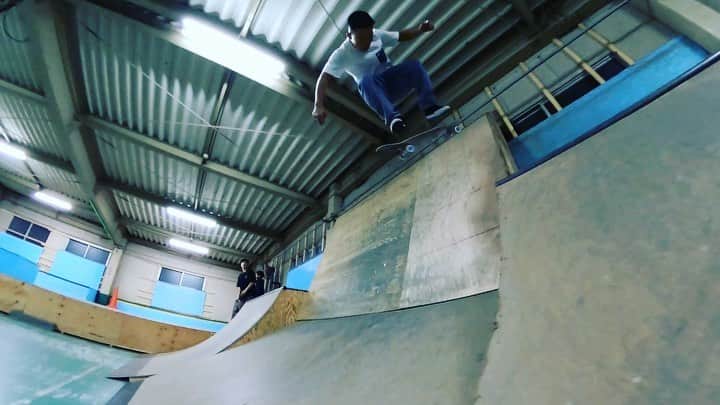 笹岡建介のインスタグラム：「EKL🔥  🎥@masaki_matsumura   @mktaxi.jp @dcshoes_japan @dorcus_tbs @bern_japan @stance_japan @skullcandyjapan @independenttrucks @rictawheels @minirampsteez @goprojp  #mktaxi#dcshoesjapan #dcshoes #skullcandyjapan #bells #independenttrucks #triforce_k #hi_5 #dorcus_tbs #6556skateboarding #divisio#fivecrossskatepark #showgekiskateboards #13mind#bern#bernjapan#make___#skate#skateboard #instagood #skatecrunch #skatecrunchmag #minirampsteez #goproのある生活 #instagram #gopro」